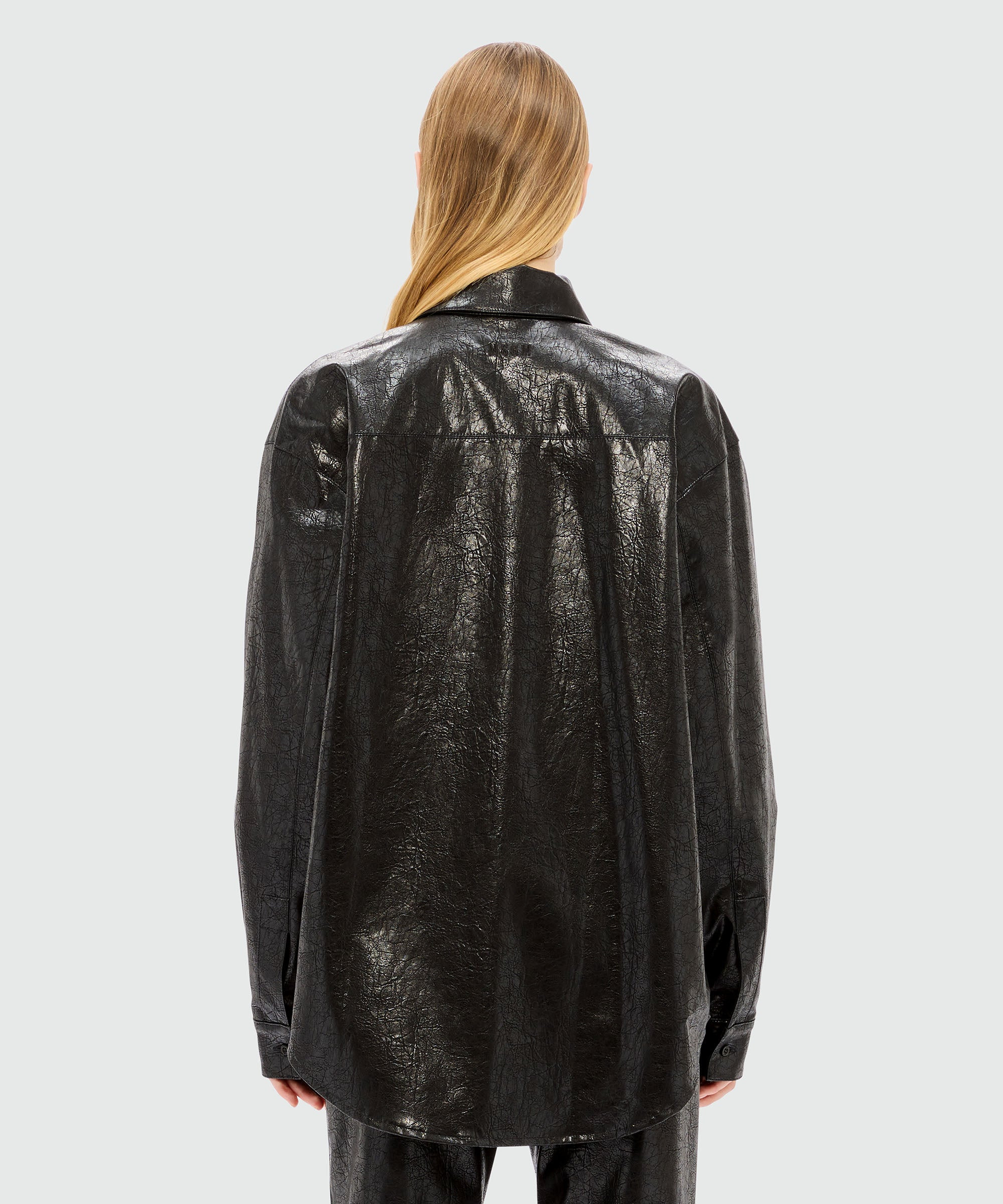 Black shirt in faux leather with a crackle effect - 3