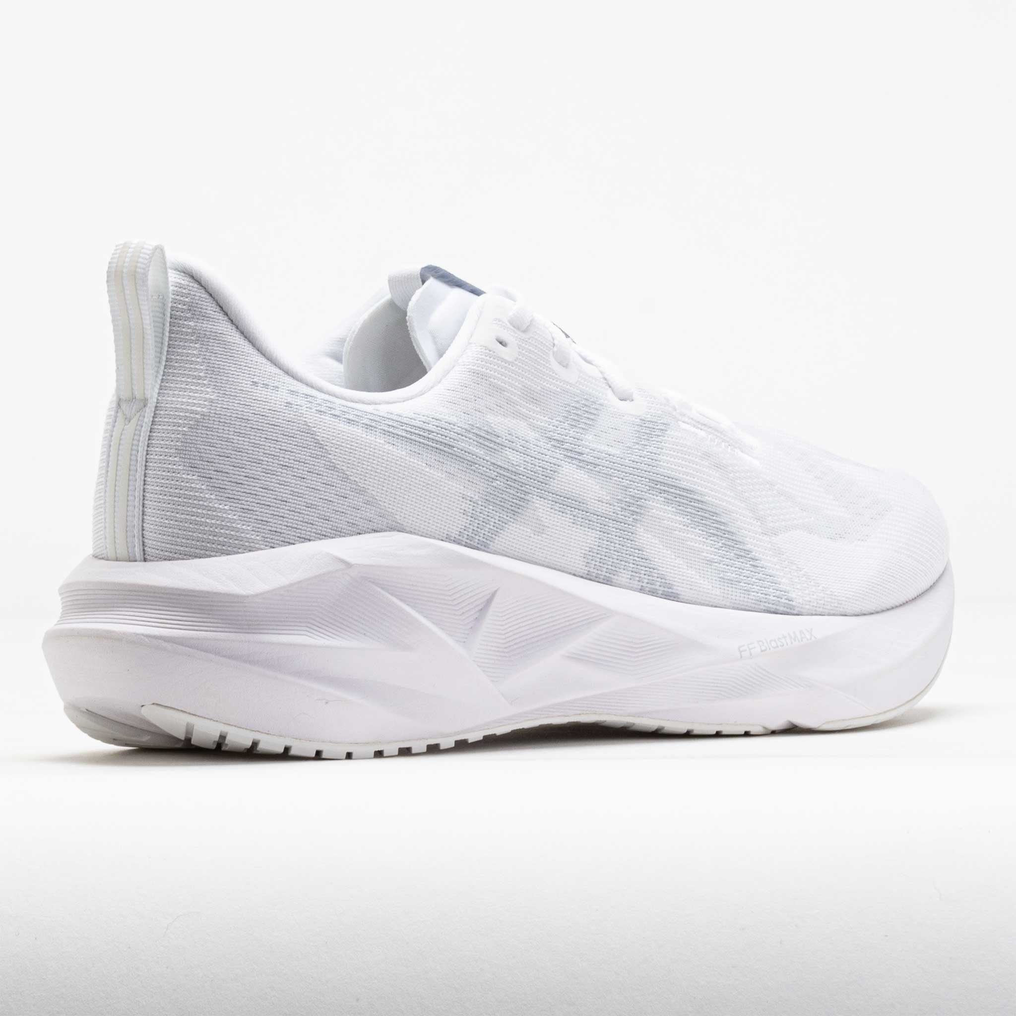ASICS Novablast 5 Women's White/Piedmont Grey - 6