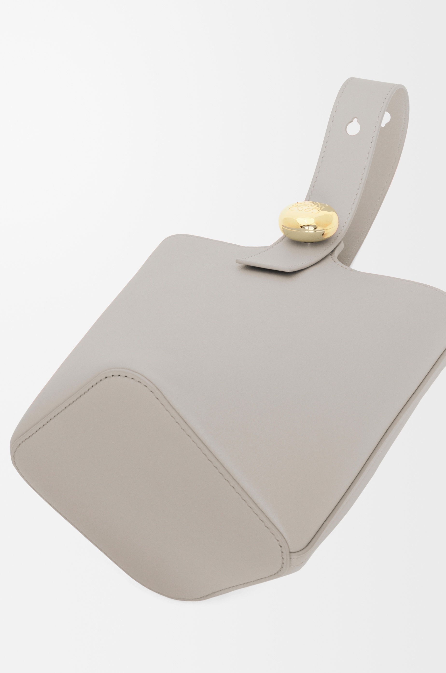 Mini Pebble bucket in smooth calfskin - 9