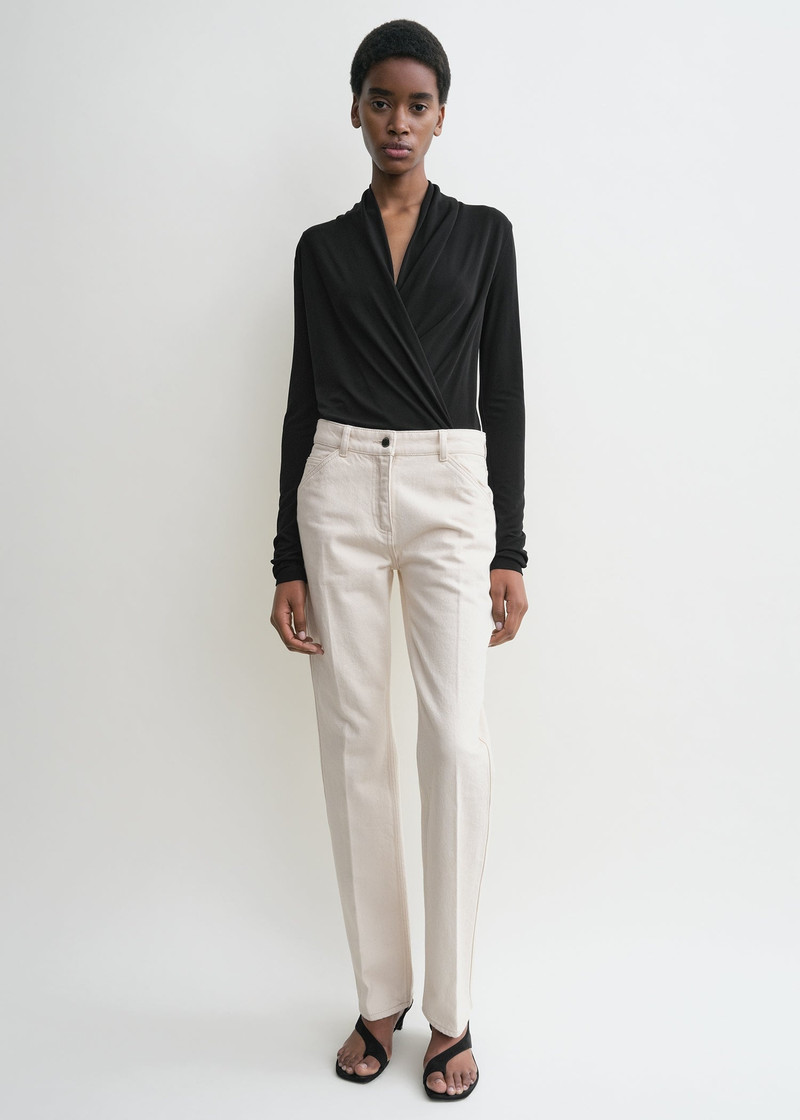 Totême Low slim denim ecru outlook
