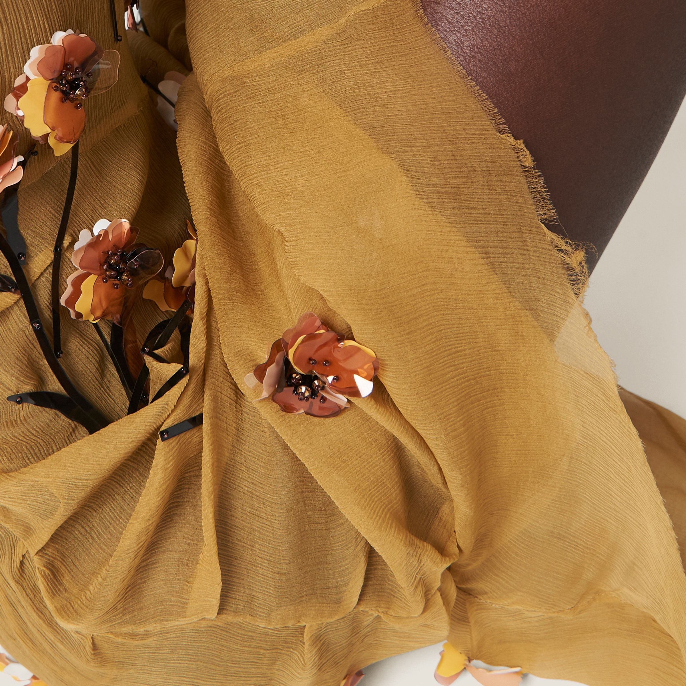 Chiffon dress with floral embroidery - 6