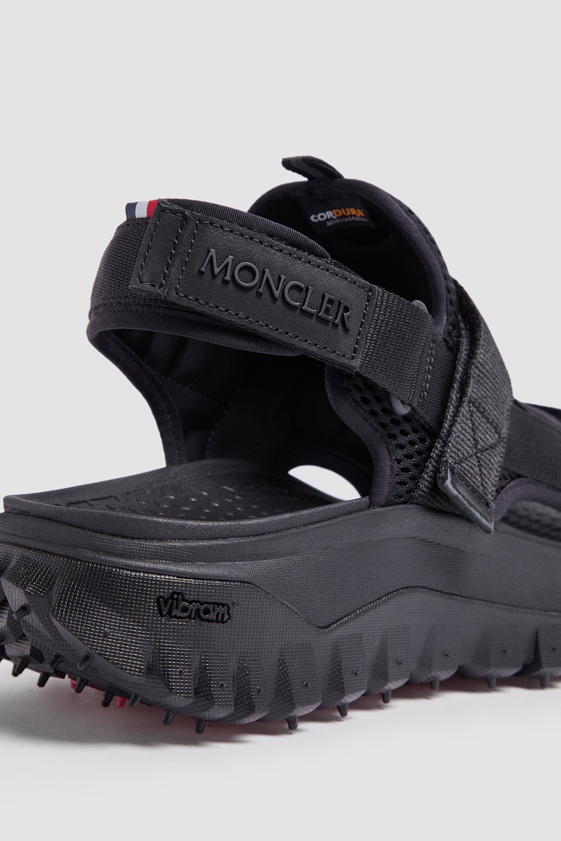 MONCLER☆25SS TRAILGRIP VELA ロゴパッチ バックル付 サンダル MONCLER☆25SS TRAILGRIP VELA ロゴパッチ バックル付 サンダル