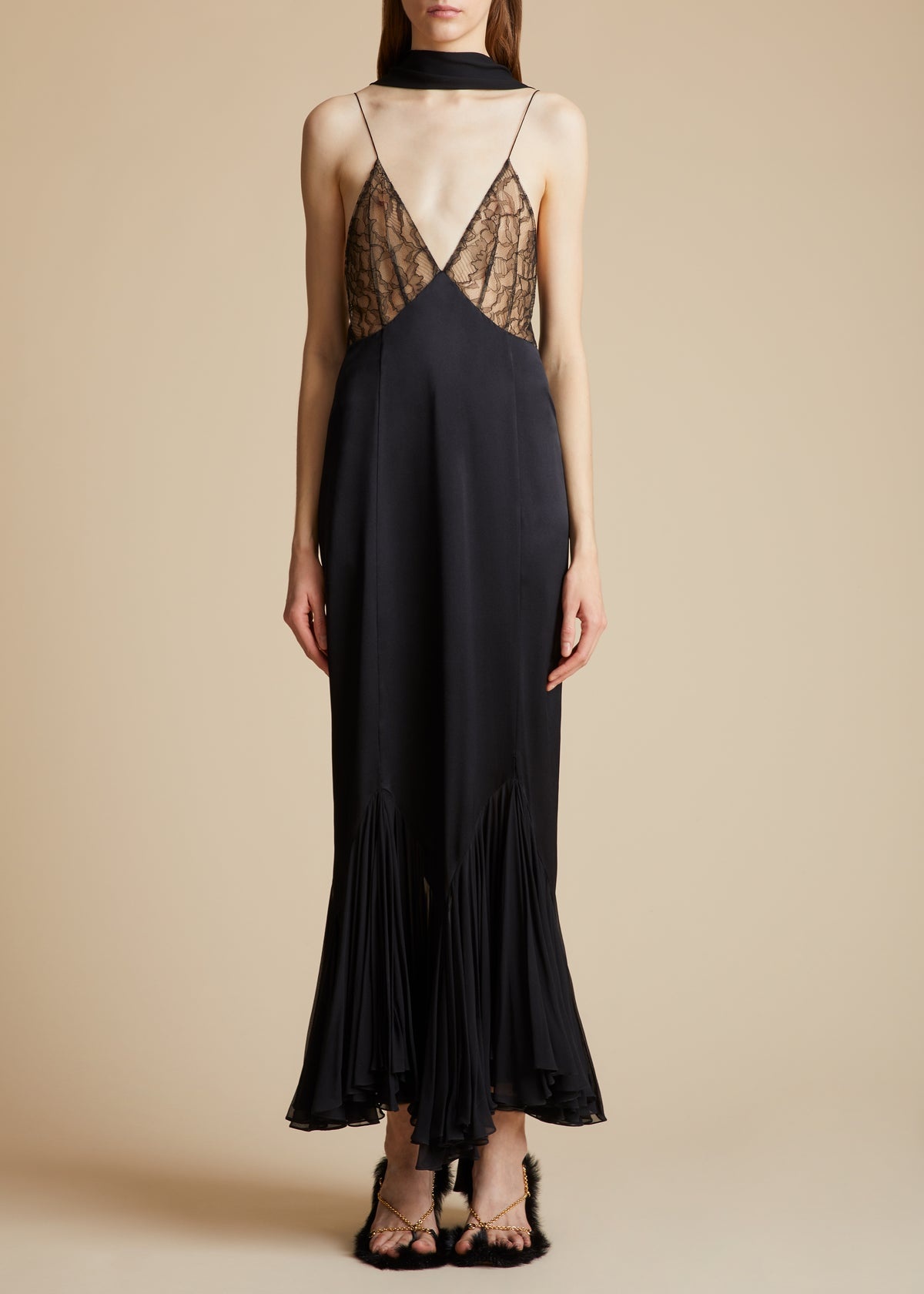 パーティードレス Khaite Draped Silk Evening Dress With Flattering Silhouette Khaite Candita lace-trimmed silk maxi dress Khaite