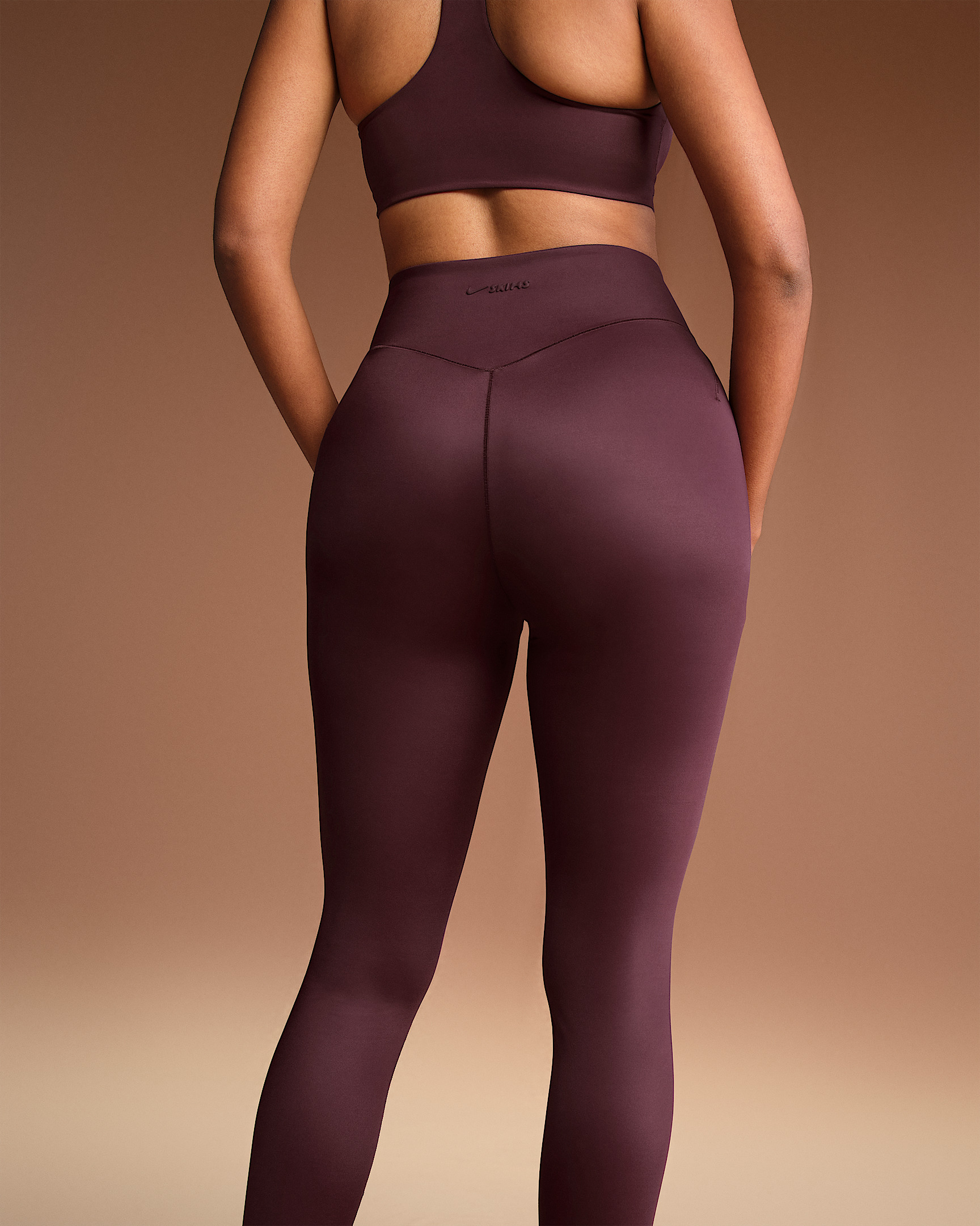 NikeSKIMS Shine Women's High-Waisted Bonded 26" Leggings - 3