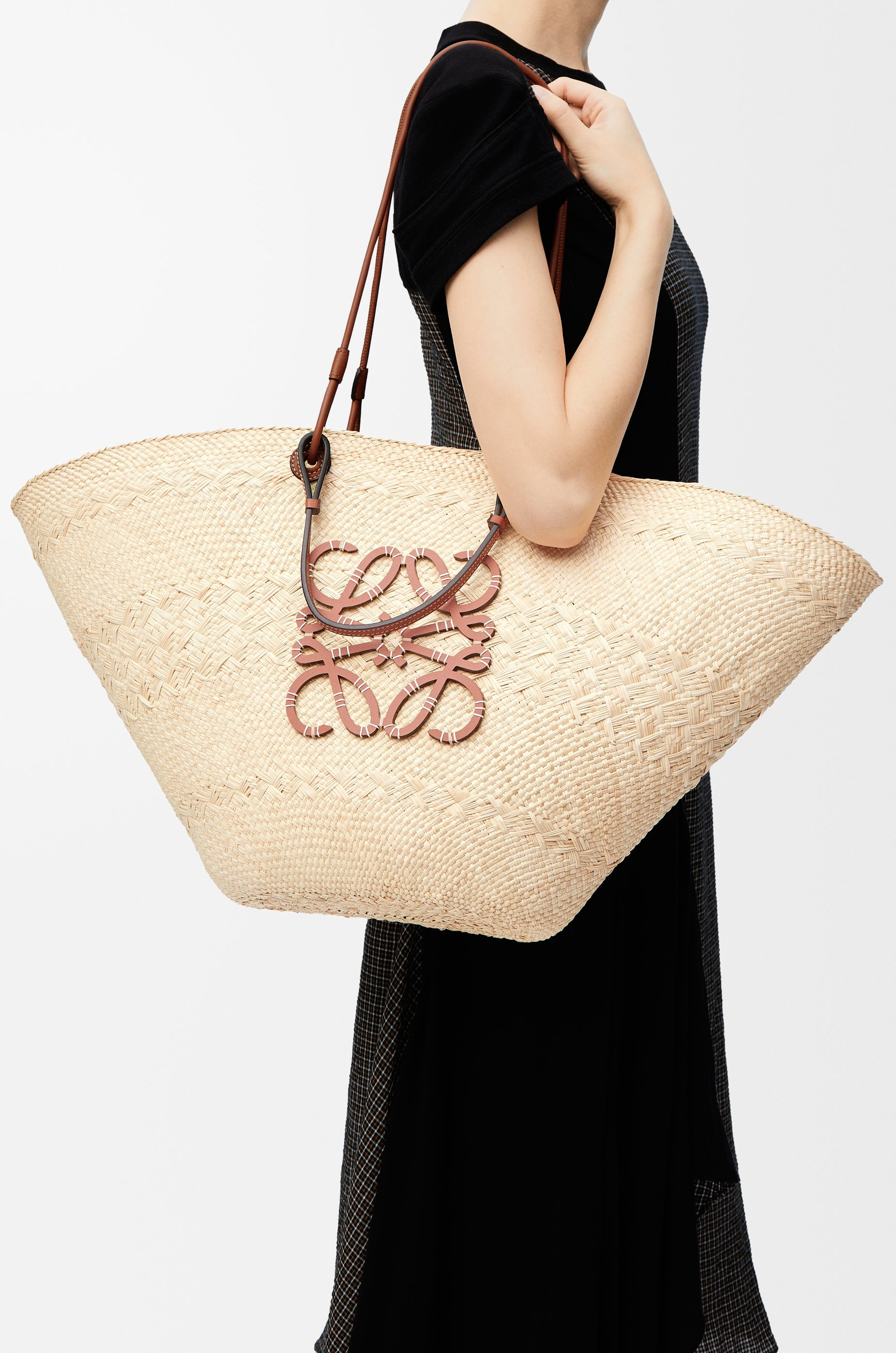 Large Anagram Basket bag in iraca palm and calfskin - 3