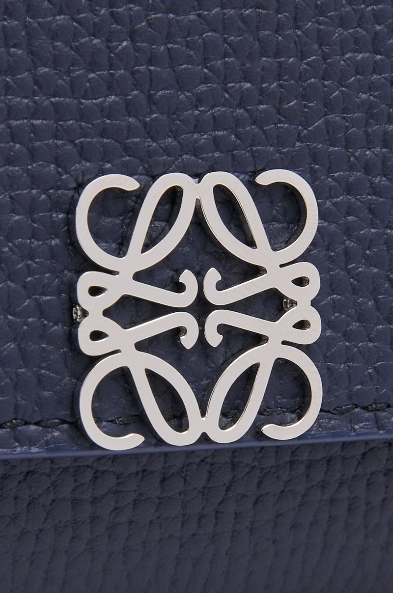 Anagram continental wallet in pebble grain calfskin 5