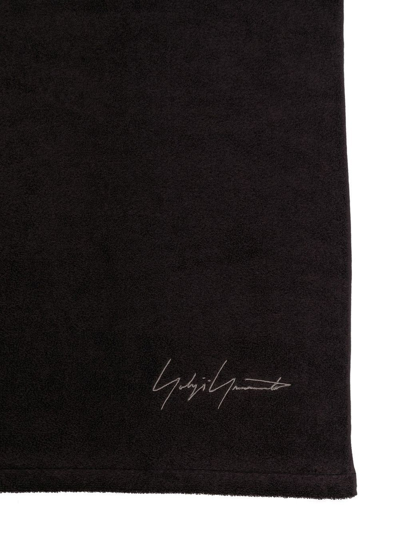 Yohji Yamamoto embroidered-logo bath towel outlook