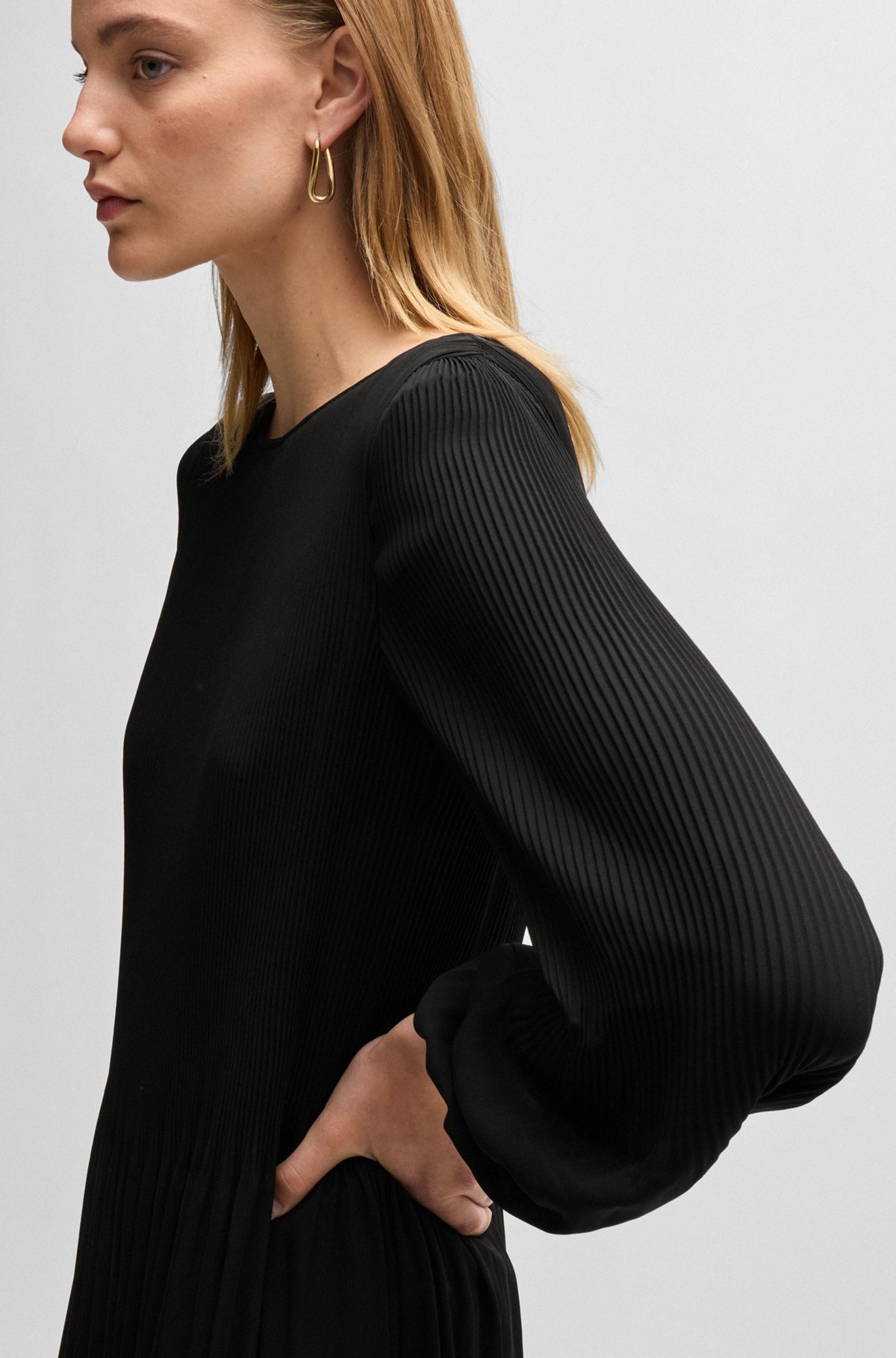 REGULAR-FIT DRESS WITH PLISSÉ PLEATS AND CREW NECKLINE - 5