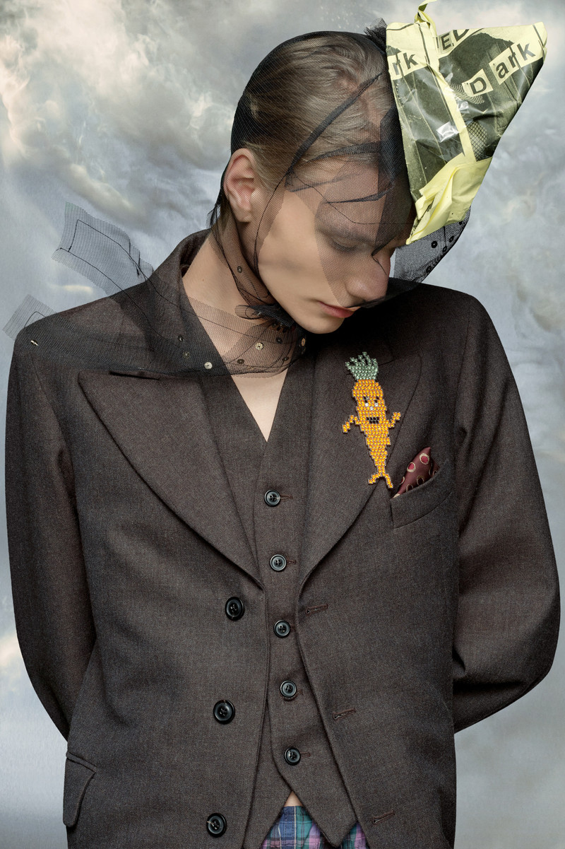 Carrot rhinestone brooch 4