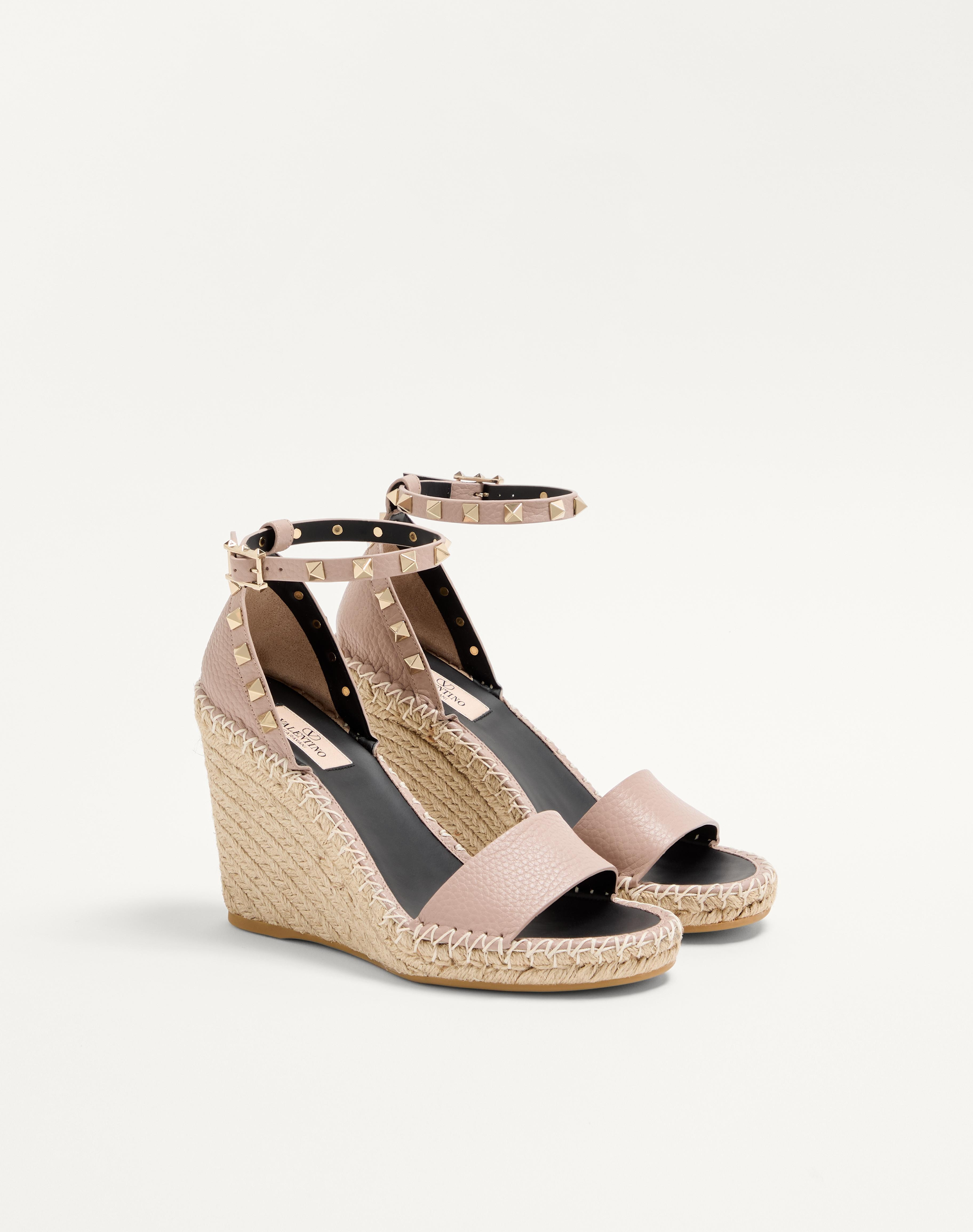 DOUBLE ROCKSTUD GRAINY CALFSKIN WEDGE SANDAL 105 MM - 3