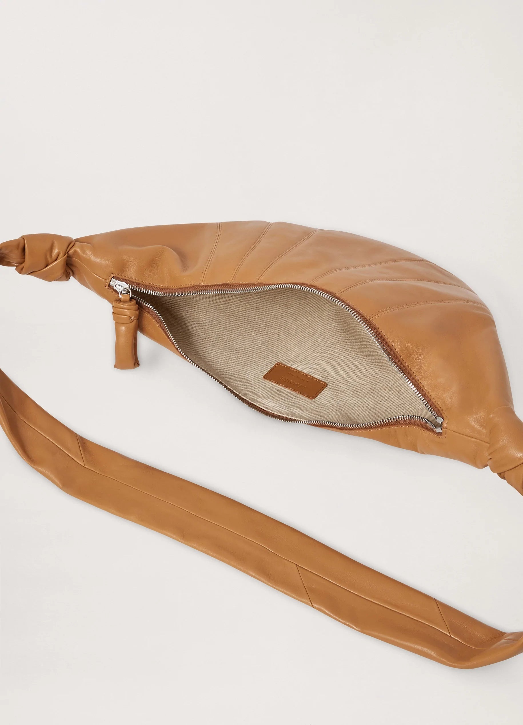 MEDIUM CROISSANT BAG
SOFT NAPPA LEATHER - 4