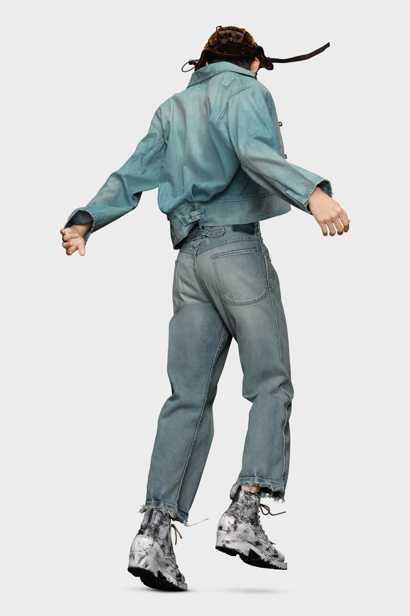 Distressed jeans 4
