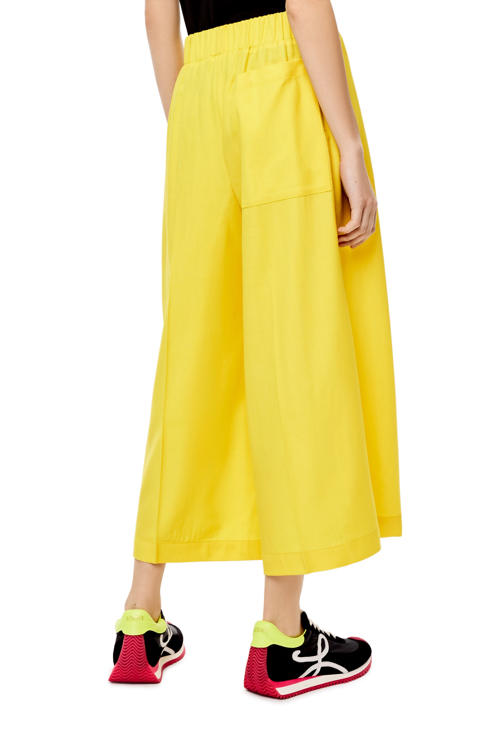 Elasticated cropped trousers in wool - 4