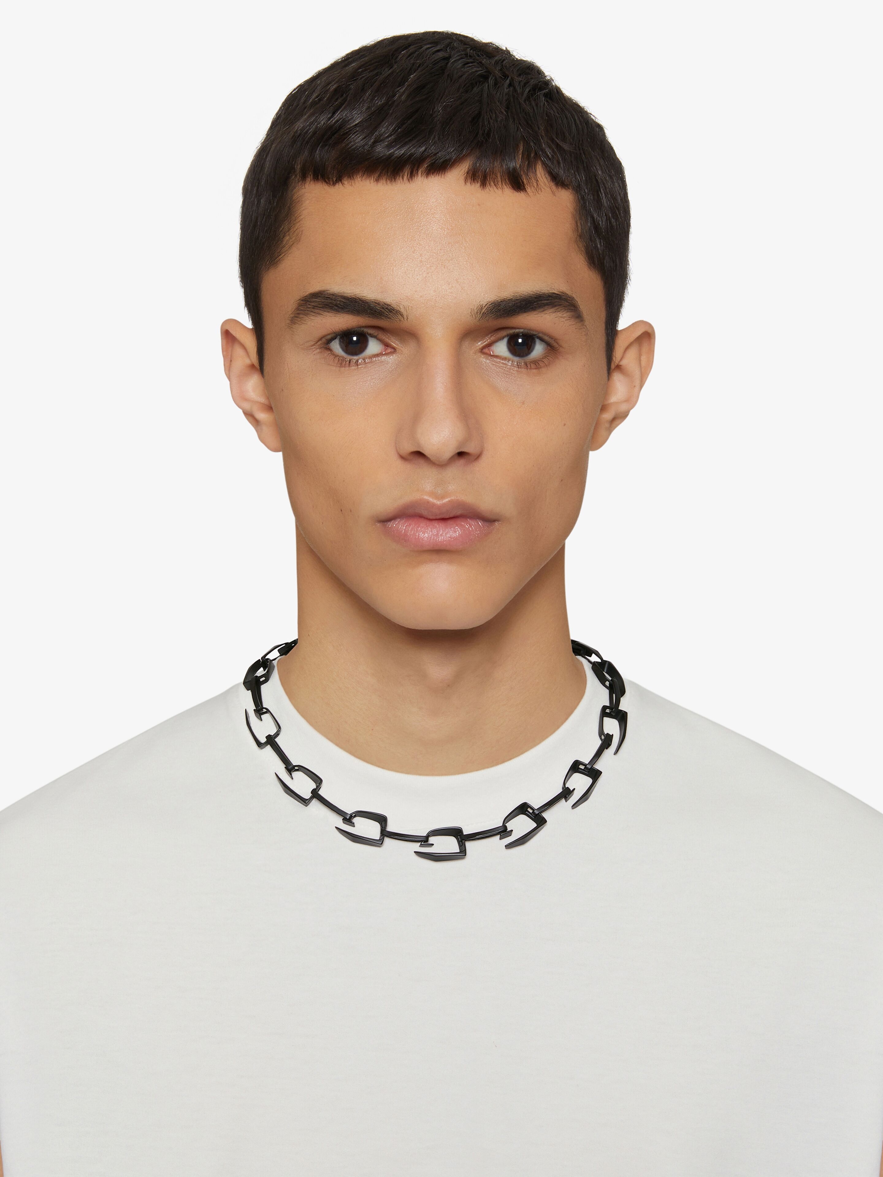 MEDIUM GIV CUT NECKLACE IN METAL AND ENAMEL 3