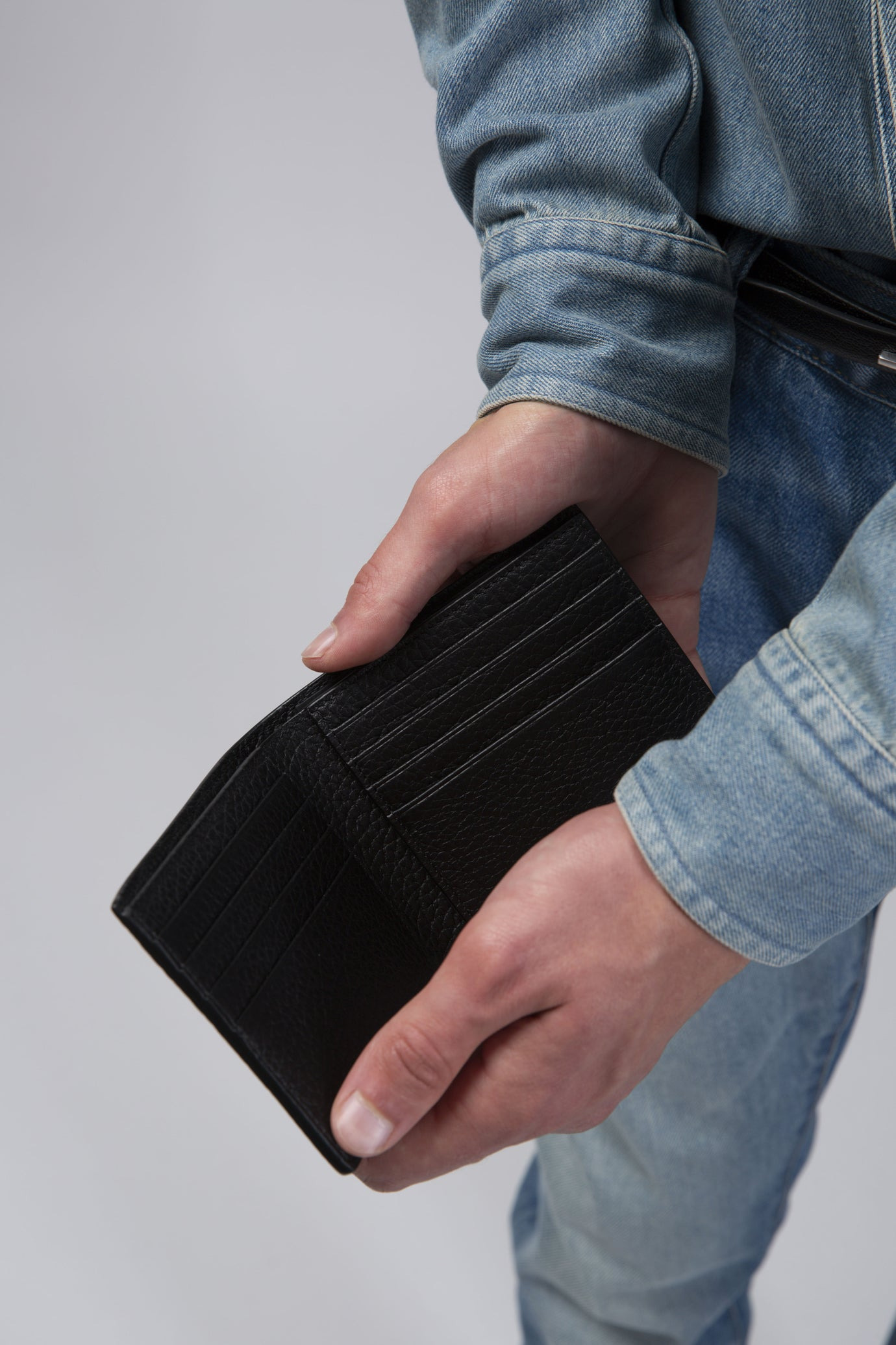 Printed Deer Leather Elongated T Line Classic Bifold Wallet - 4