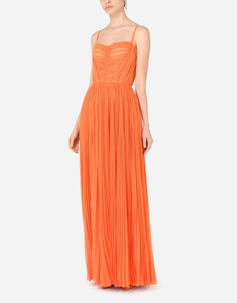 긴 sleeveless chiffon 드레스 와 sunray pleats 6