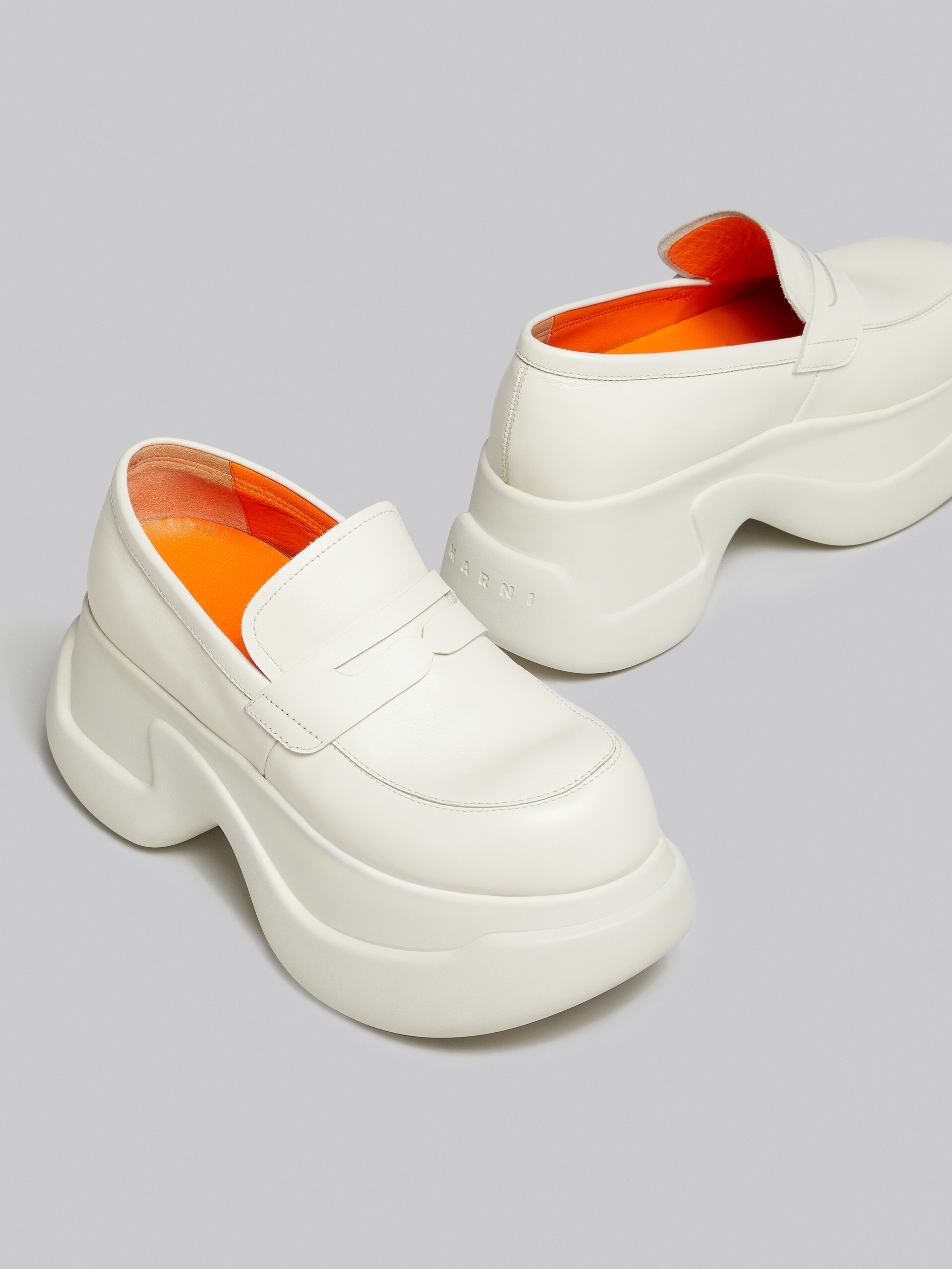 WHITE LEATHER ARAS 23 CHUNKY MOCASSIN - 5