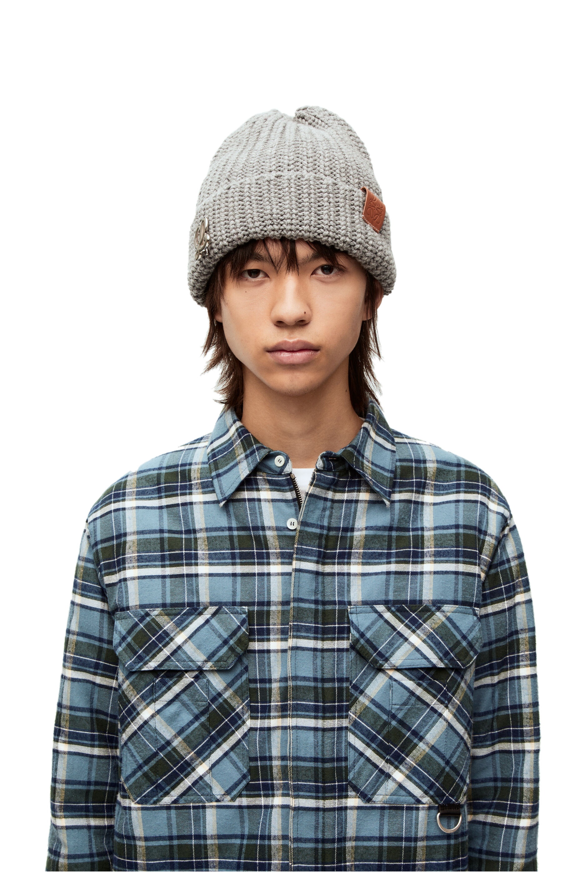 Anagram brooch beanie in wool - 2