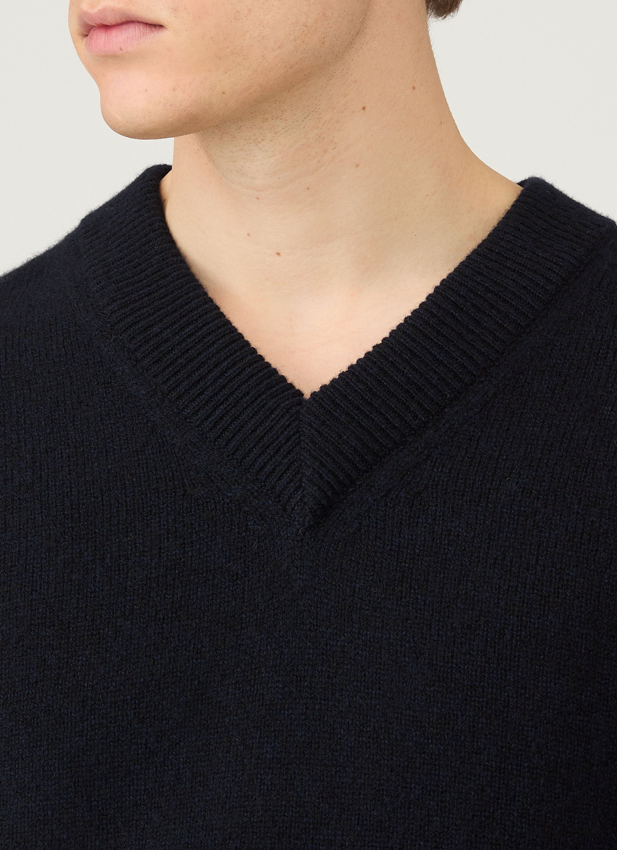 Lambswool V‑neck Jumper - 6