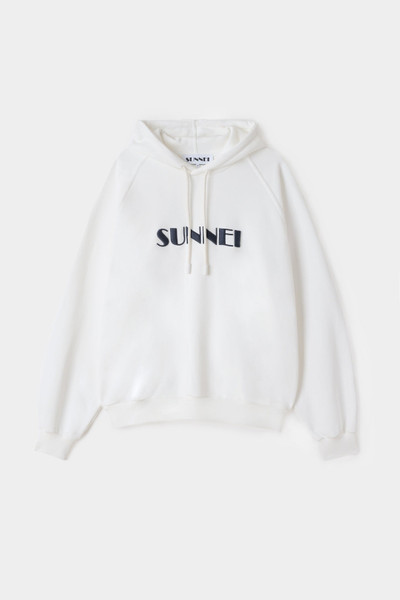 SUNNEI EMBROIDERED HOODIE / white outlook