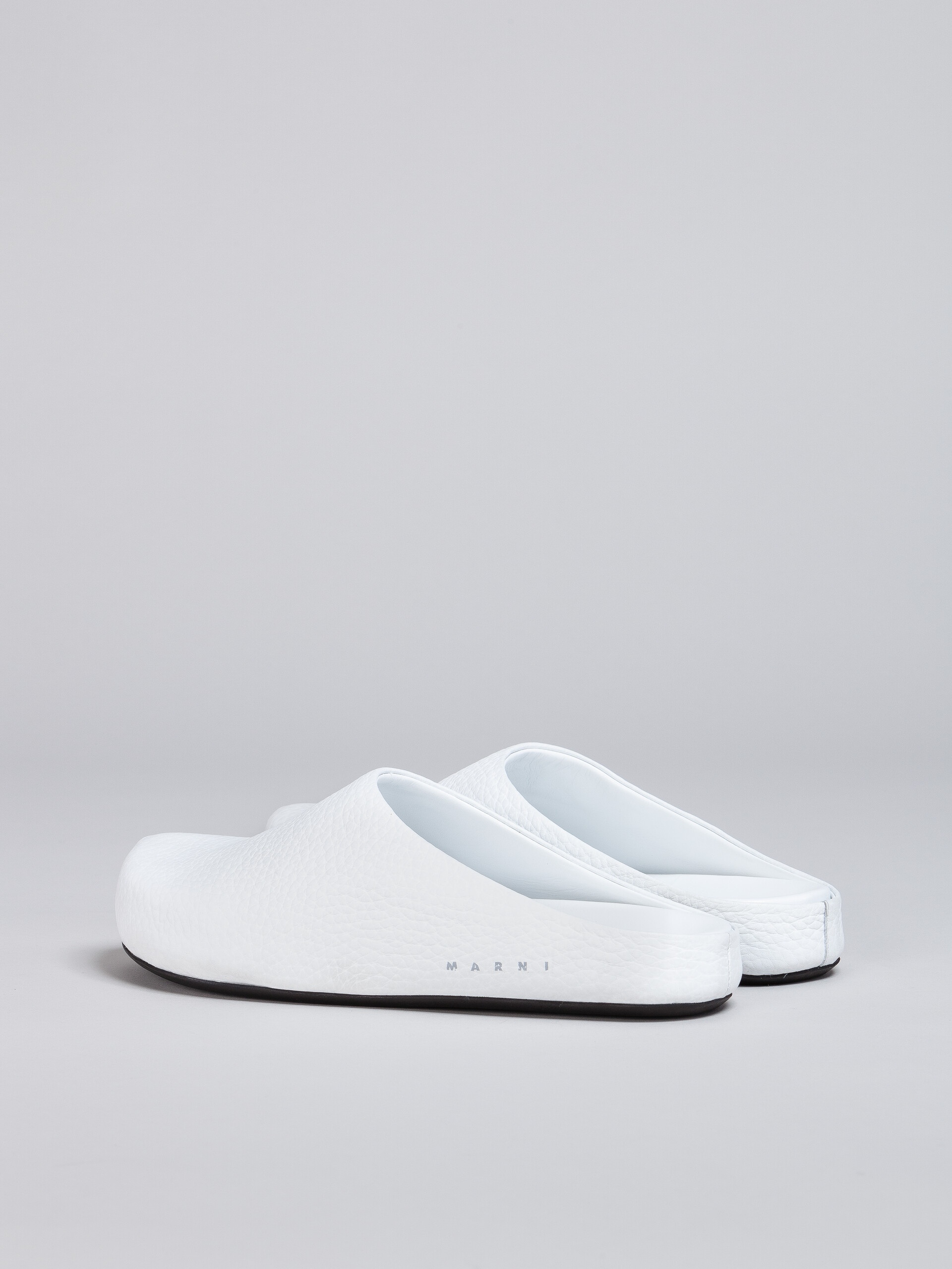 WHITE LEATHER FUSSBETT SABOT - 3