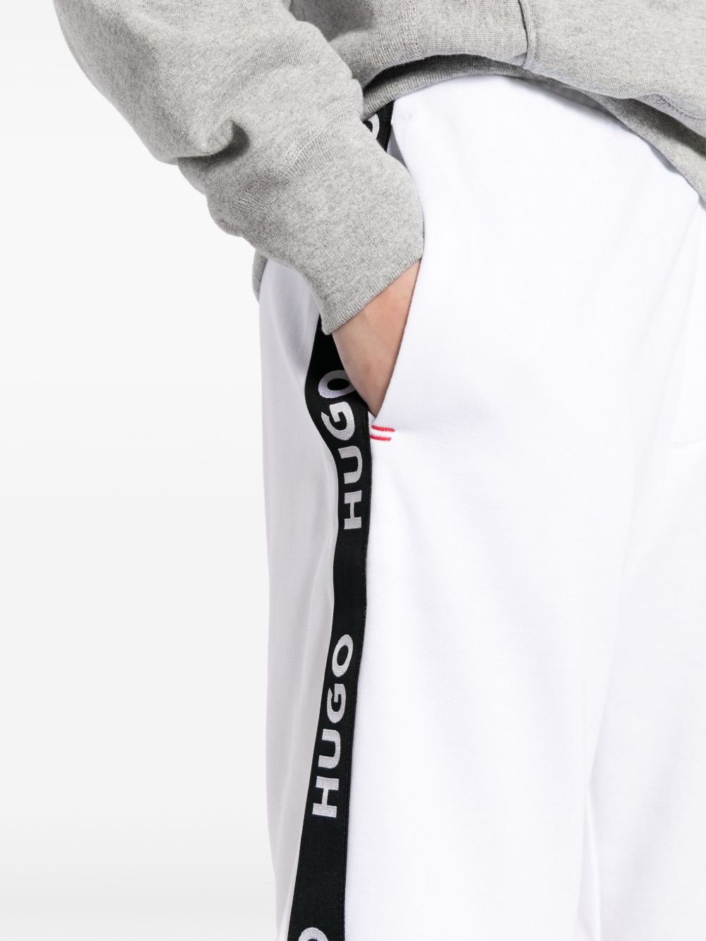 Sporty logo-tape cotton shorts - 5