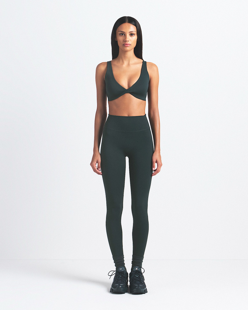 NikeSKIMS Matte Women's Twist-Front Bra 4