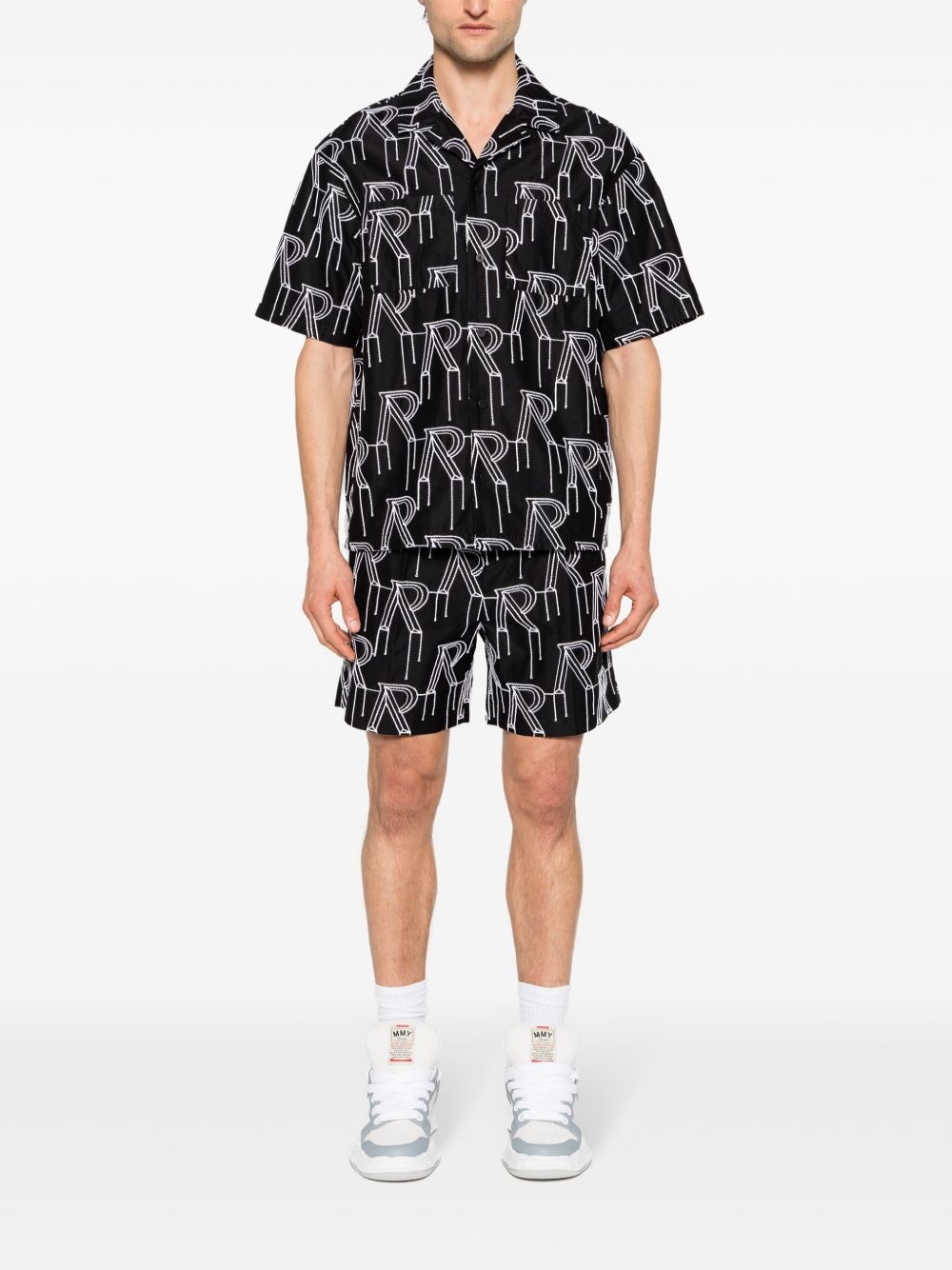 Initial-embroidered tailored shorts - 2