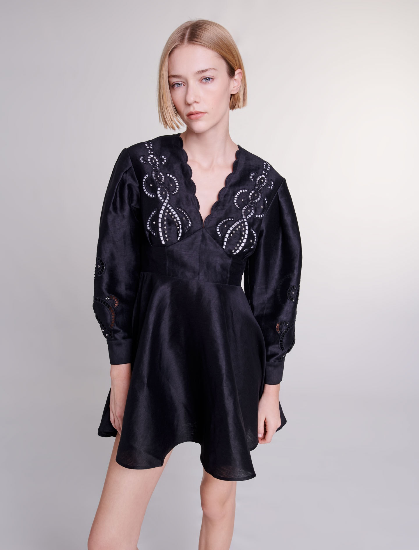 Short embroidered linen dress - 8