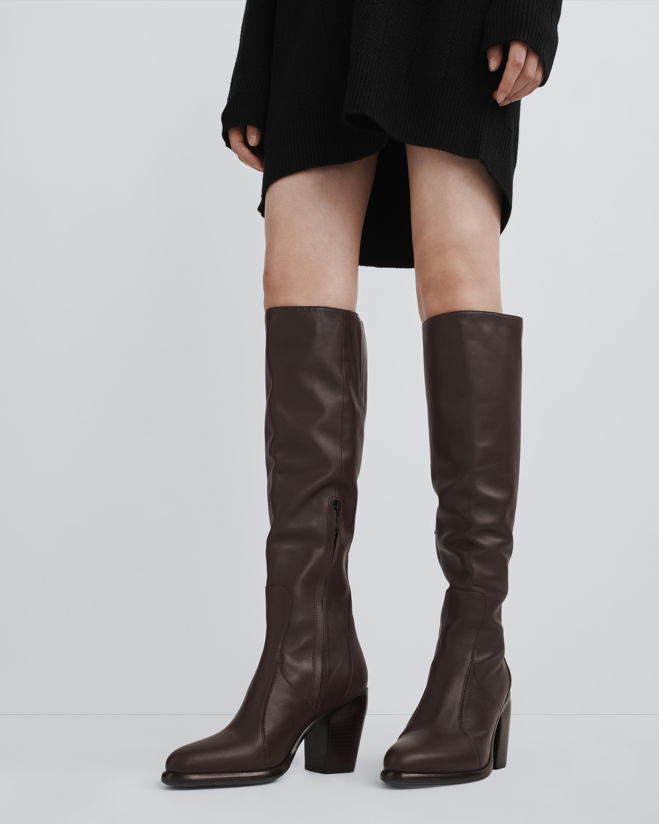 Mustang Knee-High Boot - Leather
Heeled Boot - 2