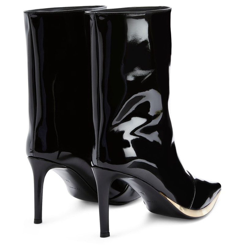 Virgyn Boot 4