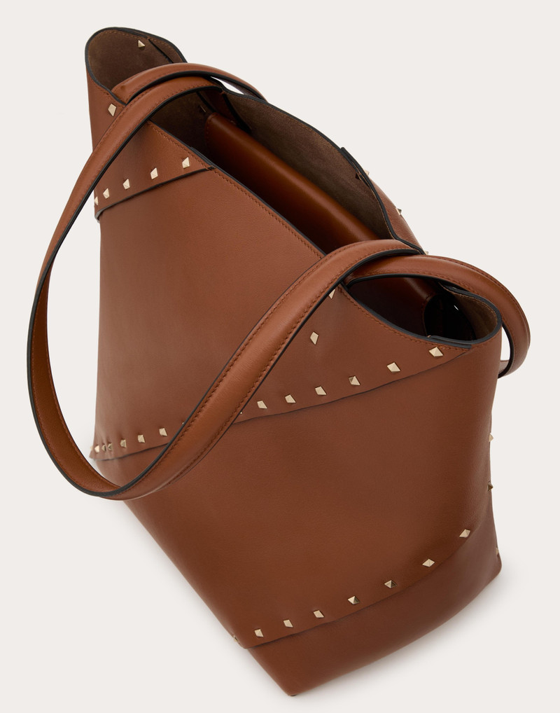 Valentino VALENTINO GARAVANI VALENTINO GARAVANI ROCKSTUD WISPY SHOPPING BAG IN CALFSKIN outlook