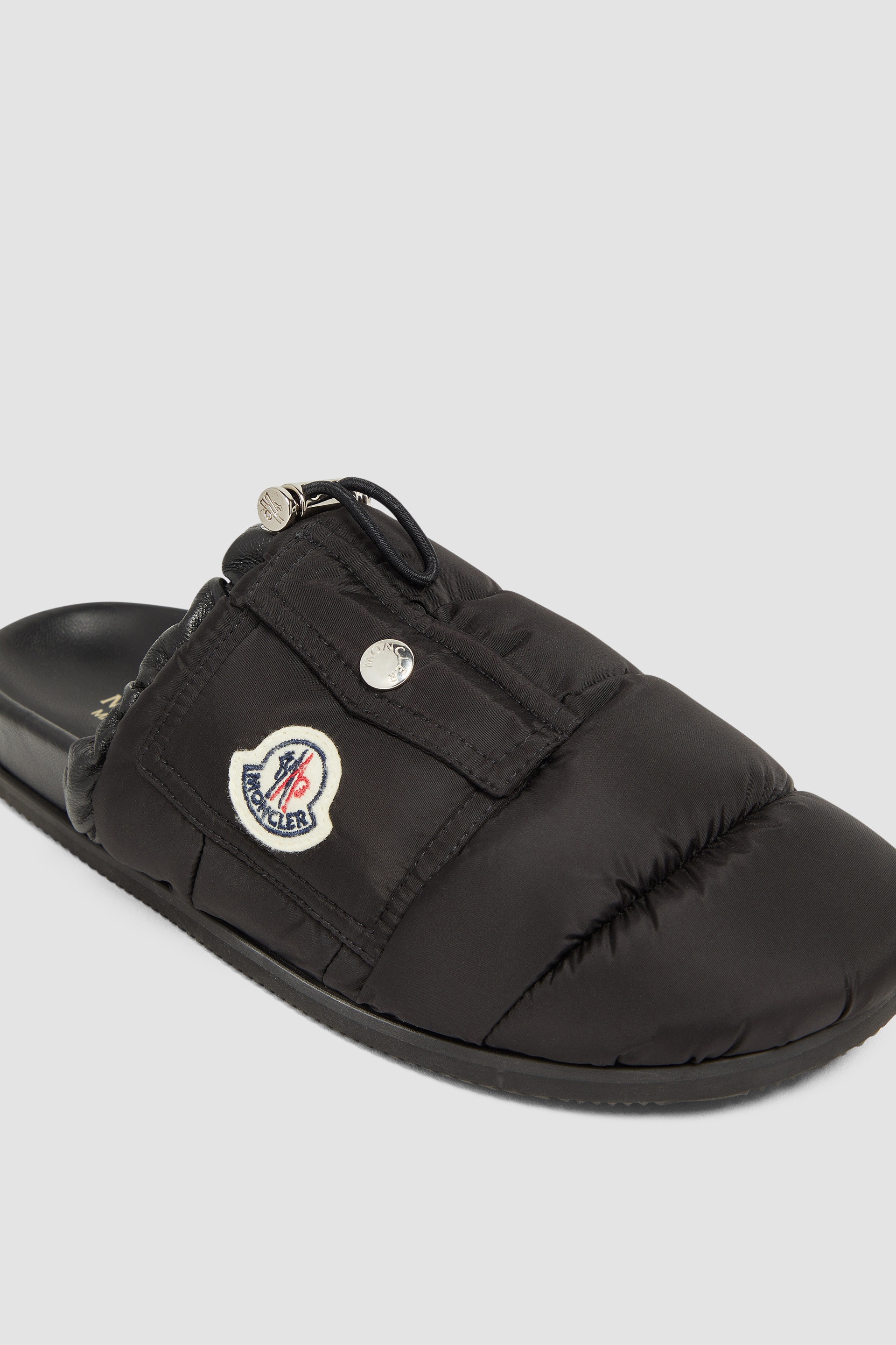 関税込★VIP価格【MONCLER】Mon Pocket Padded Leather Mules Moncler Mon Pocket Padded Leather Mules | REVERSIBLE