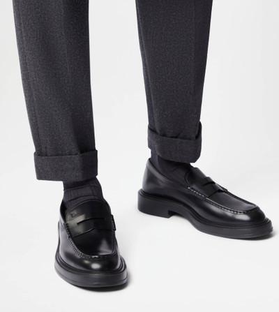 Tod's LOAFERS IN LEATHER - BLACK outlook