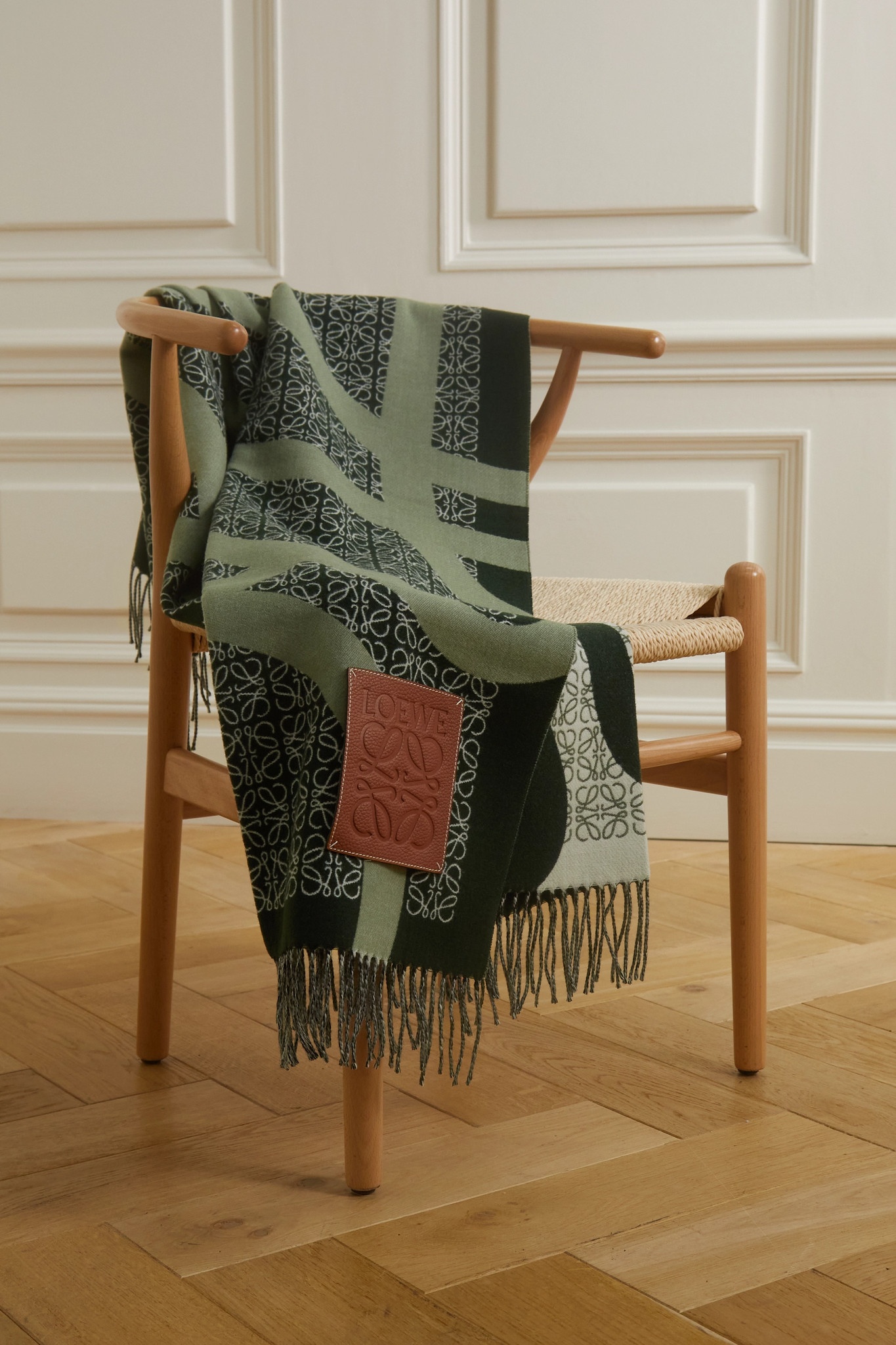 Texured leather-trimmed fringed wool-jacquard blanket - 1