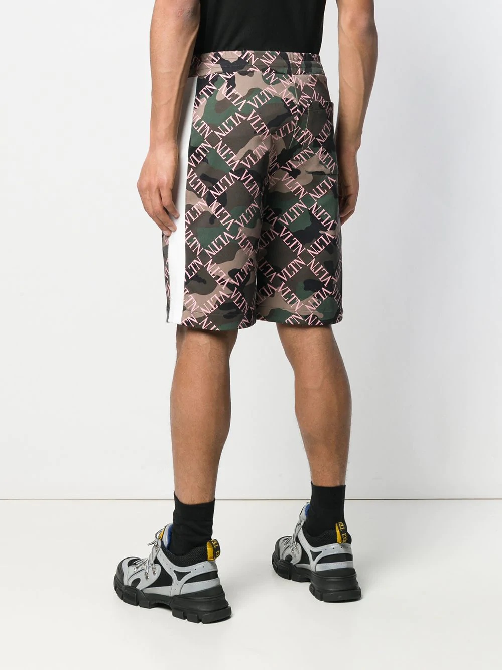 logo grid camouflage print shorts - 4