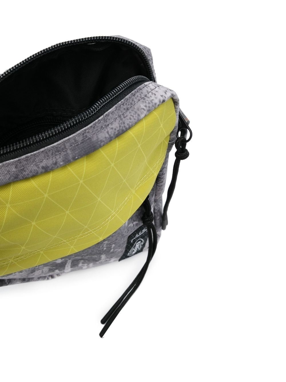 abstract-print panelled shoulder bag - 5