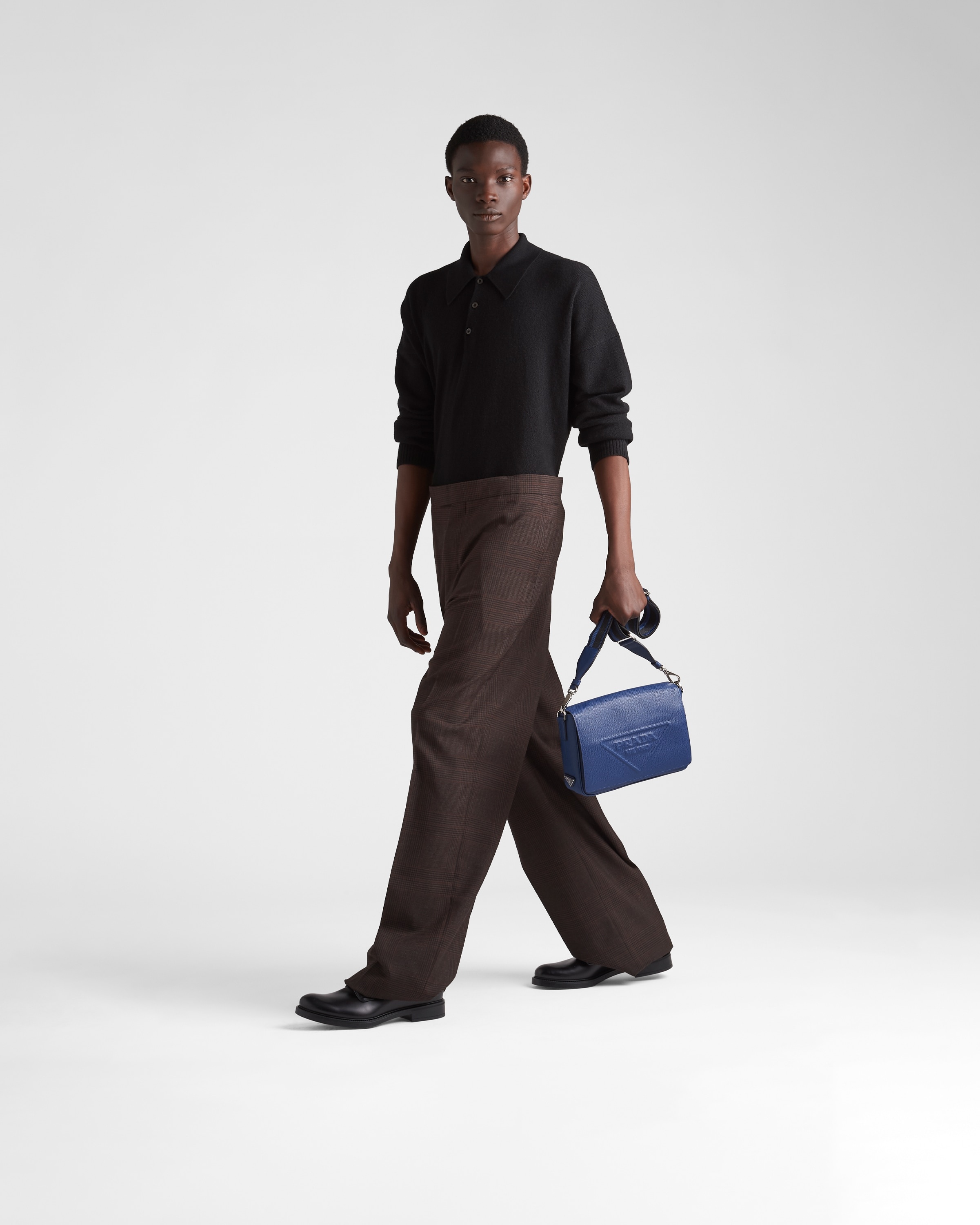 Saffiano leather shoulder bag - 7
