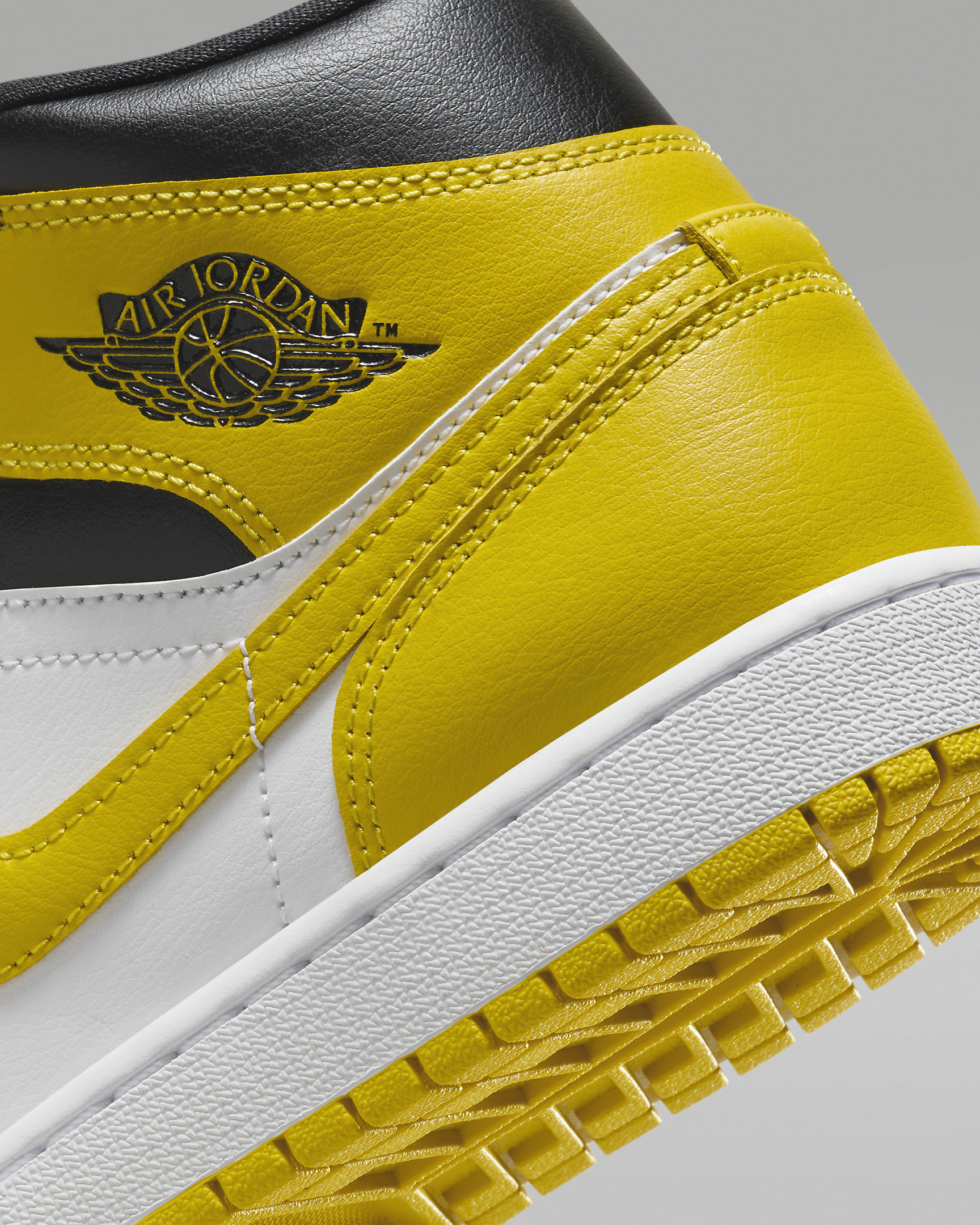 Air Jordan 1 Mid Women's Shoes - 8