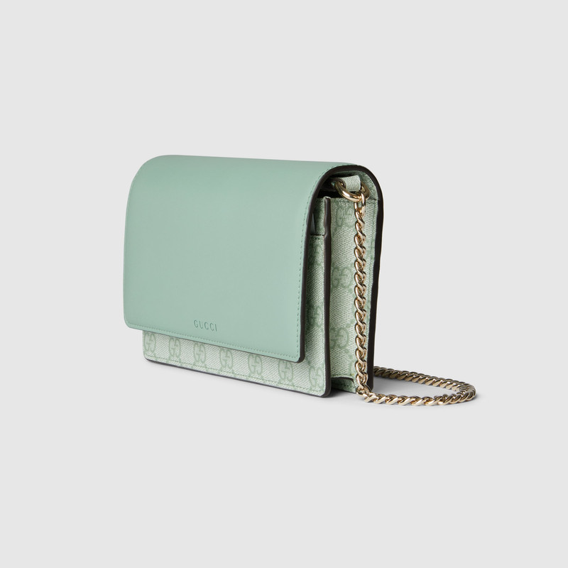 GUCCI GG Emblem chain wallet outlook