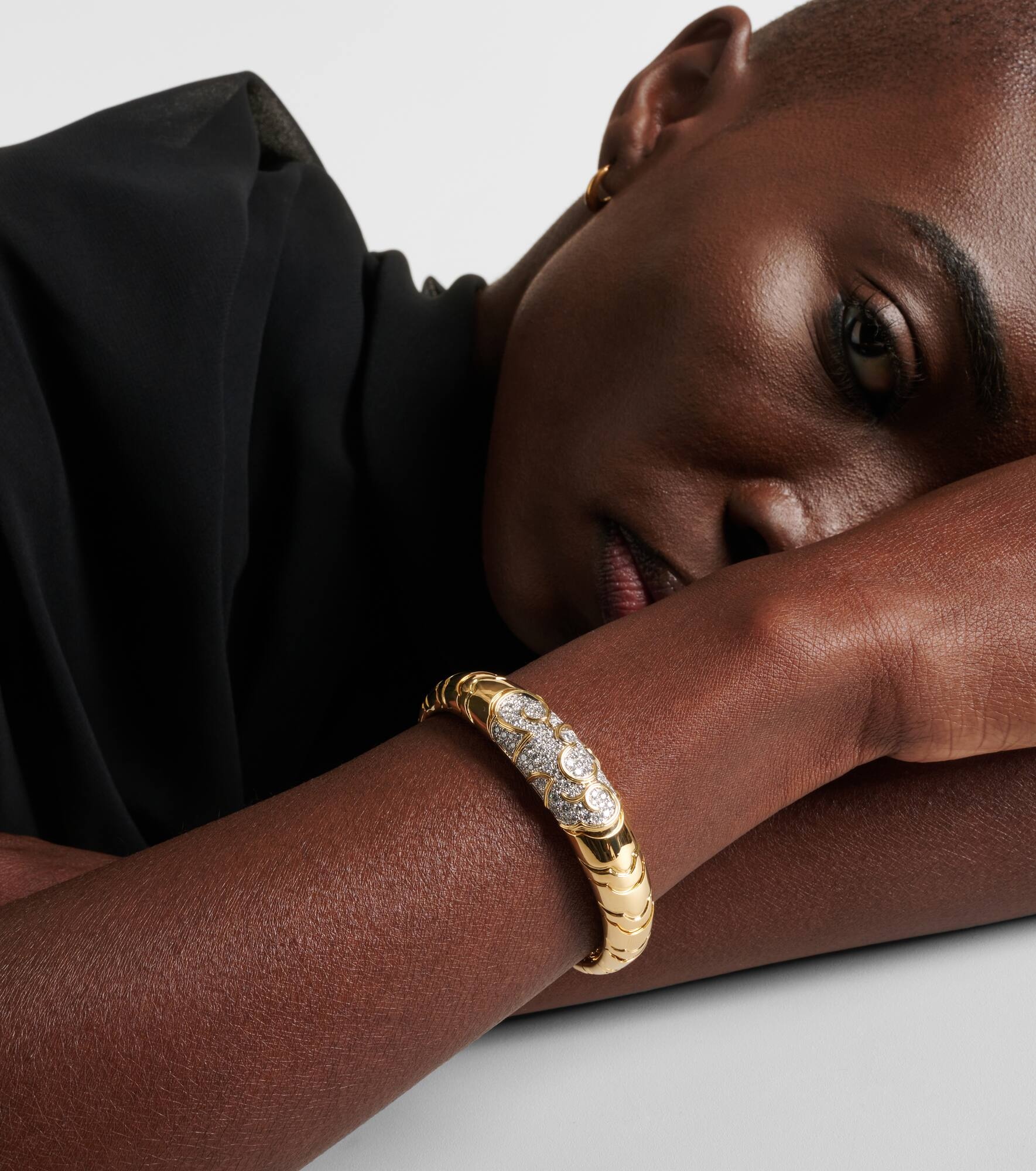 Onda 18kt gold bangle with diamonds - 2