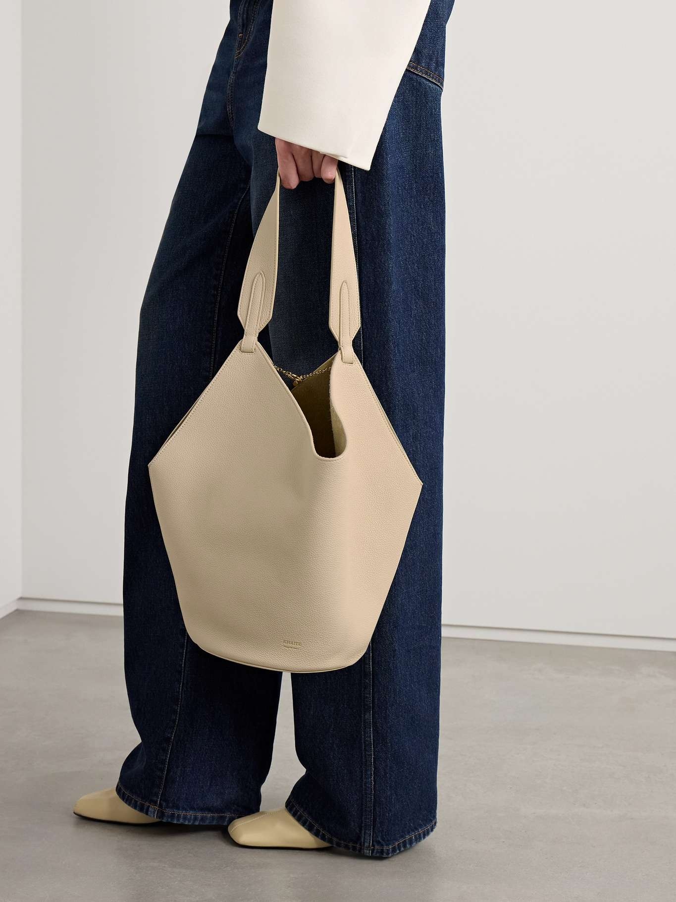Lotus small textured-leather tote Ivory - 2