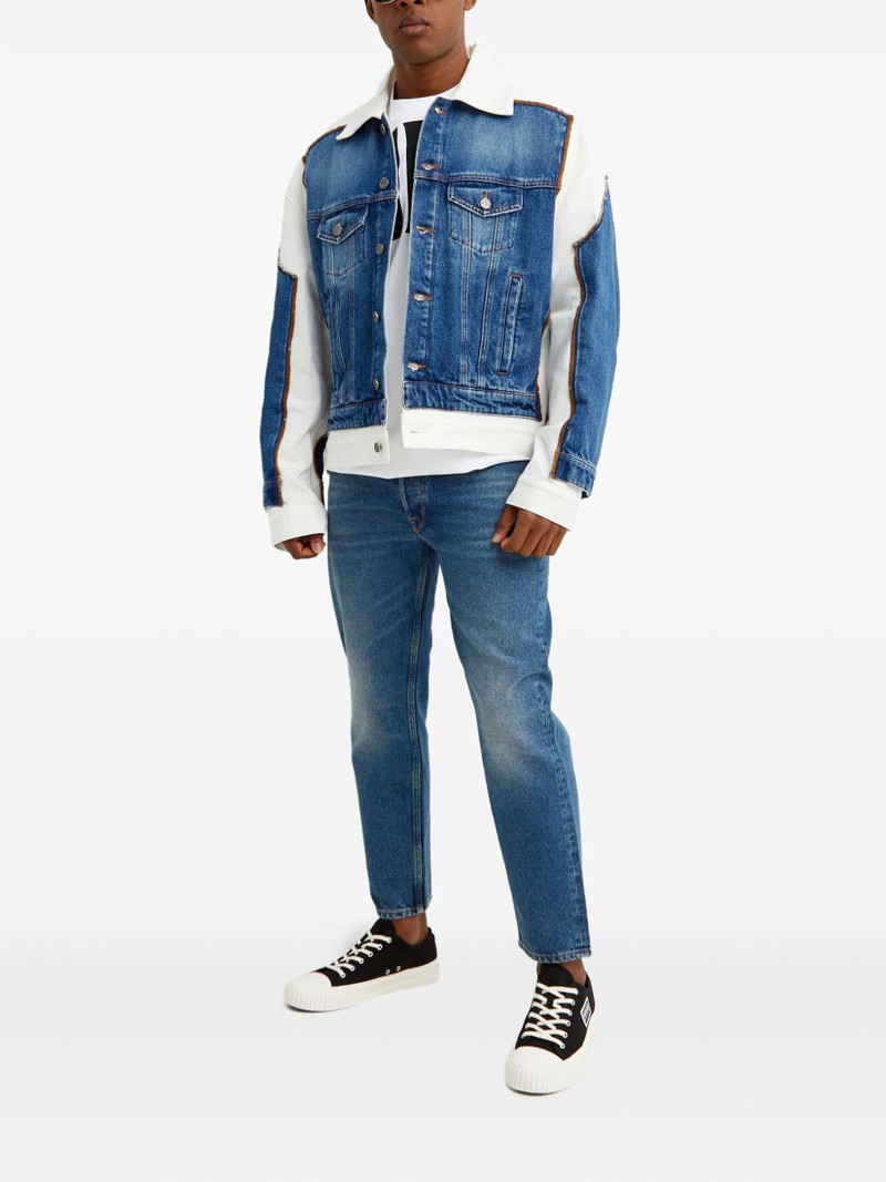 button-fastening jacket 3