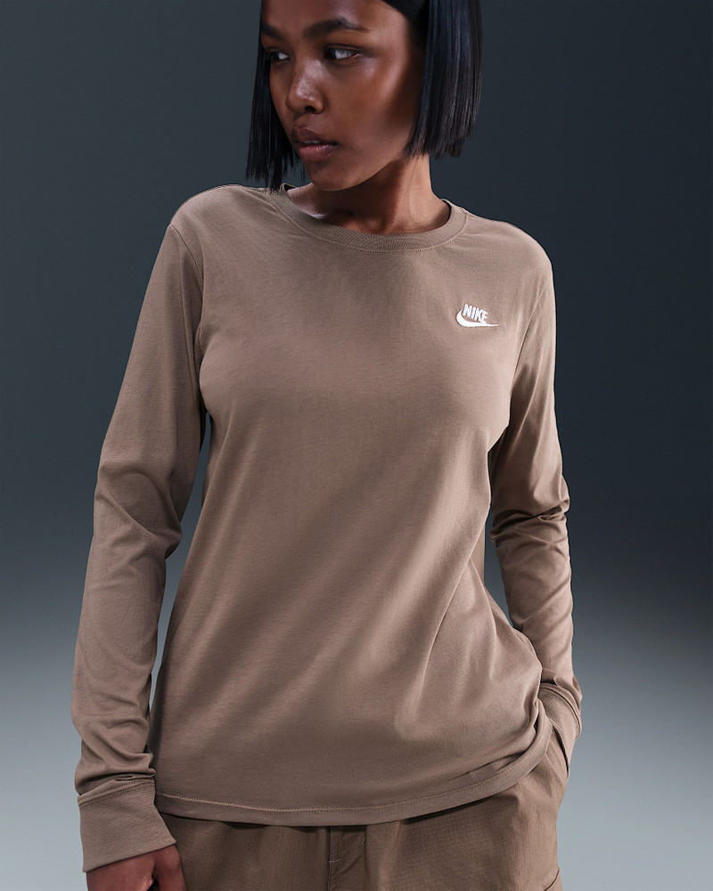 Nike Sportswear Club Women's Long-Sleeve T-Shirt 1