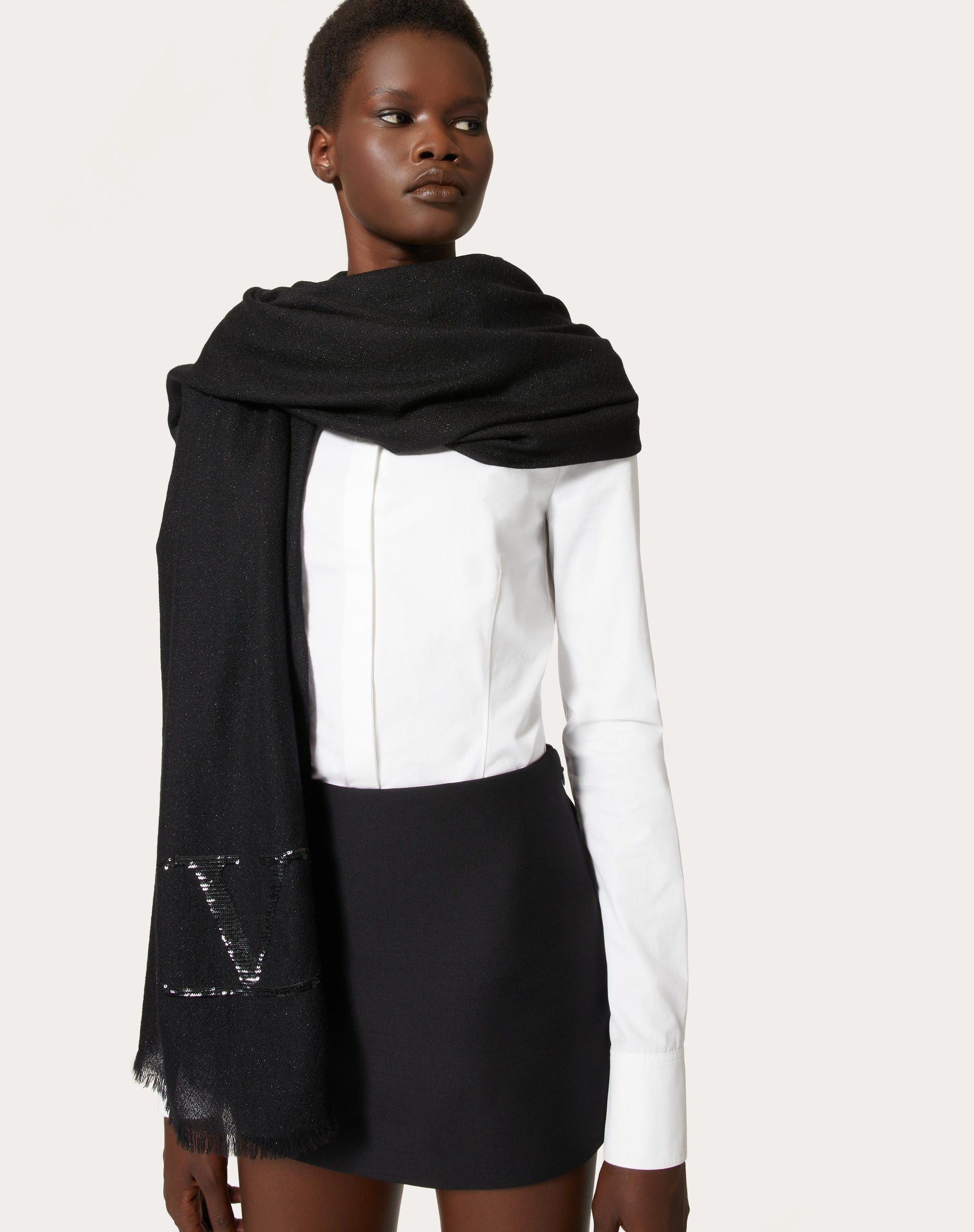 VLOGO SIGNATURE CASHMERE AND SILK SHAWL WITH LUREX LOGO - 4