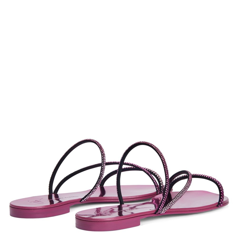 Julianne Flat - 4