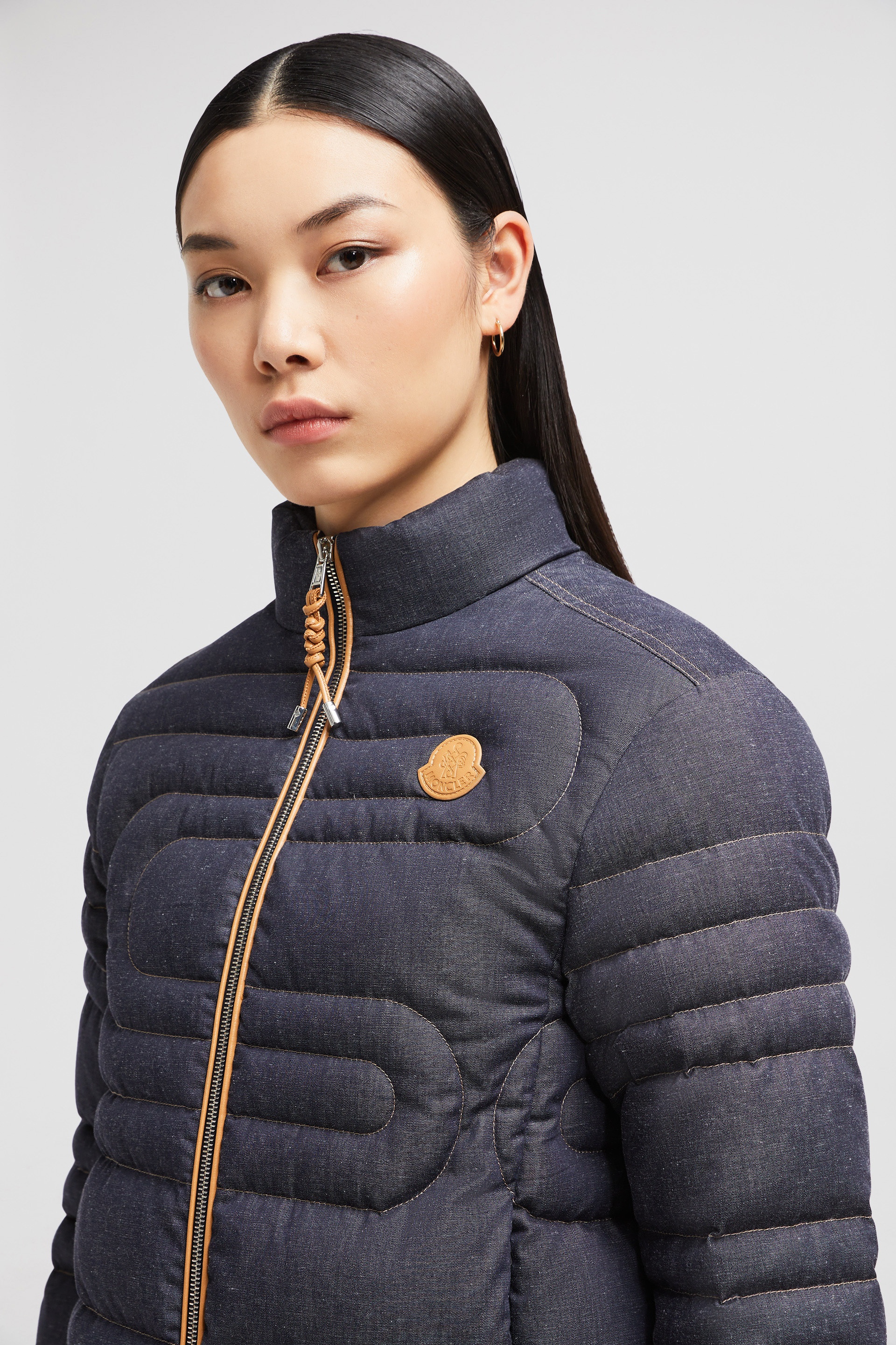 限定生産【MONCLER】ヘビ年！Xiaoqing デニムダウン Moncler Xiaoqing Snake-Quilted Denim Short Down Jacket