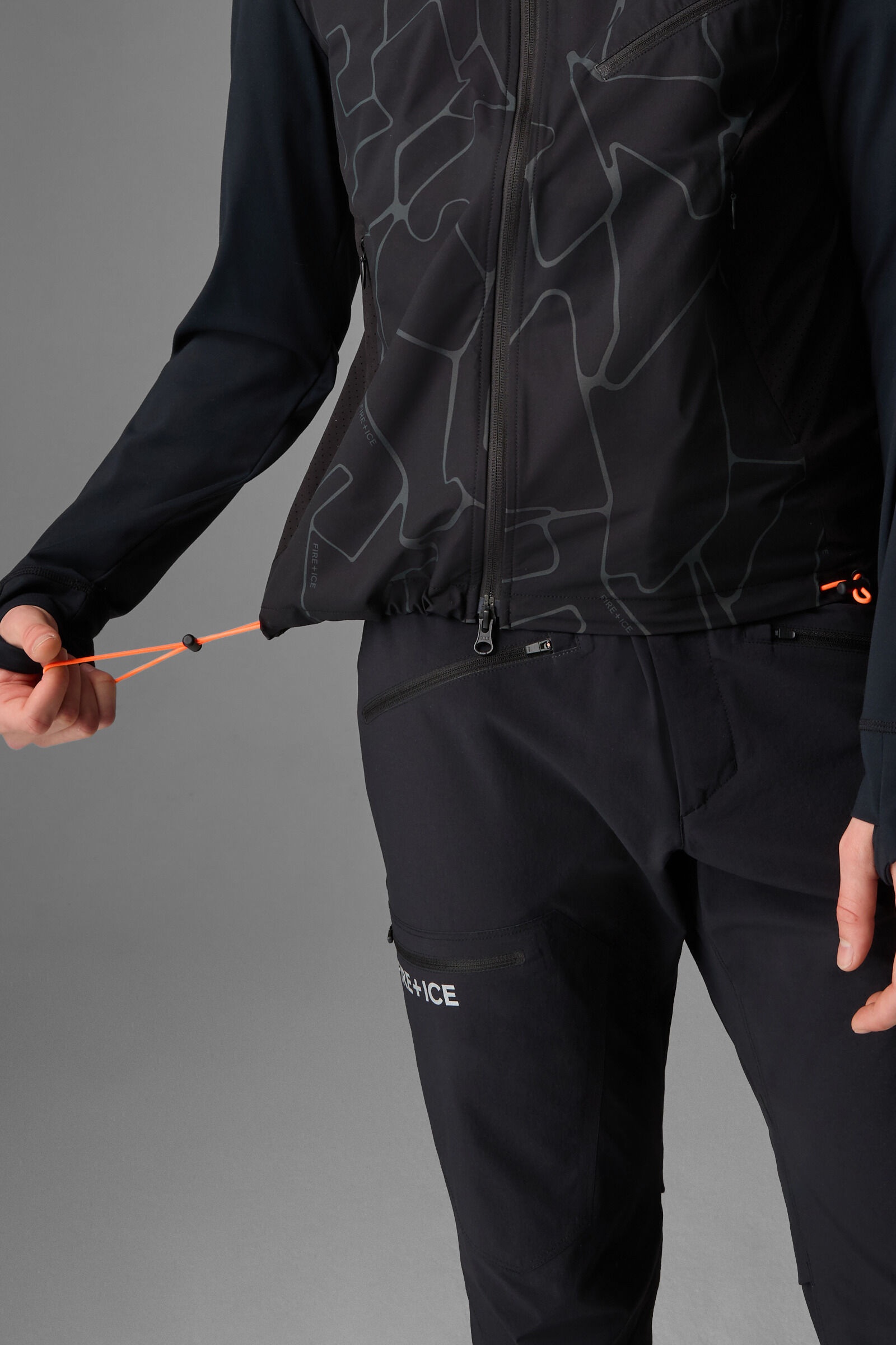 Samo Functional jacket in Black - 6