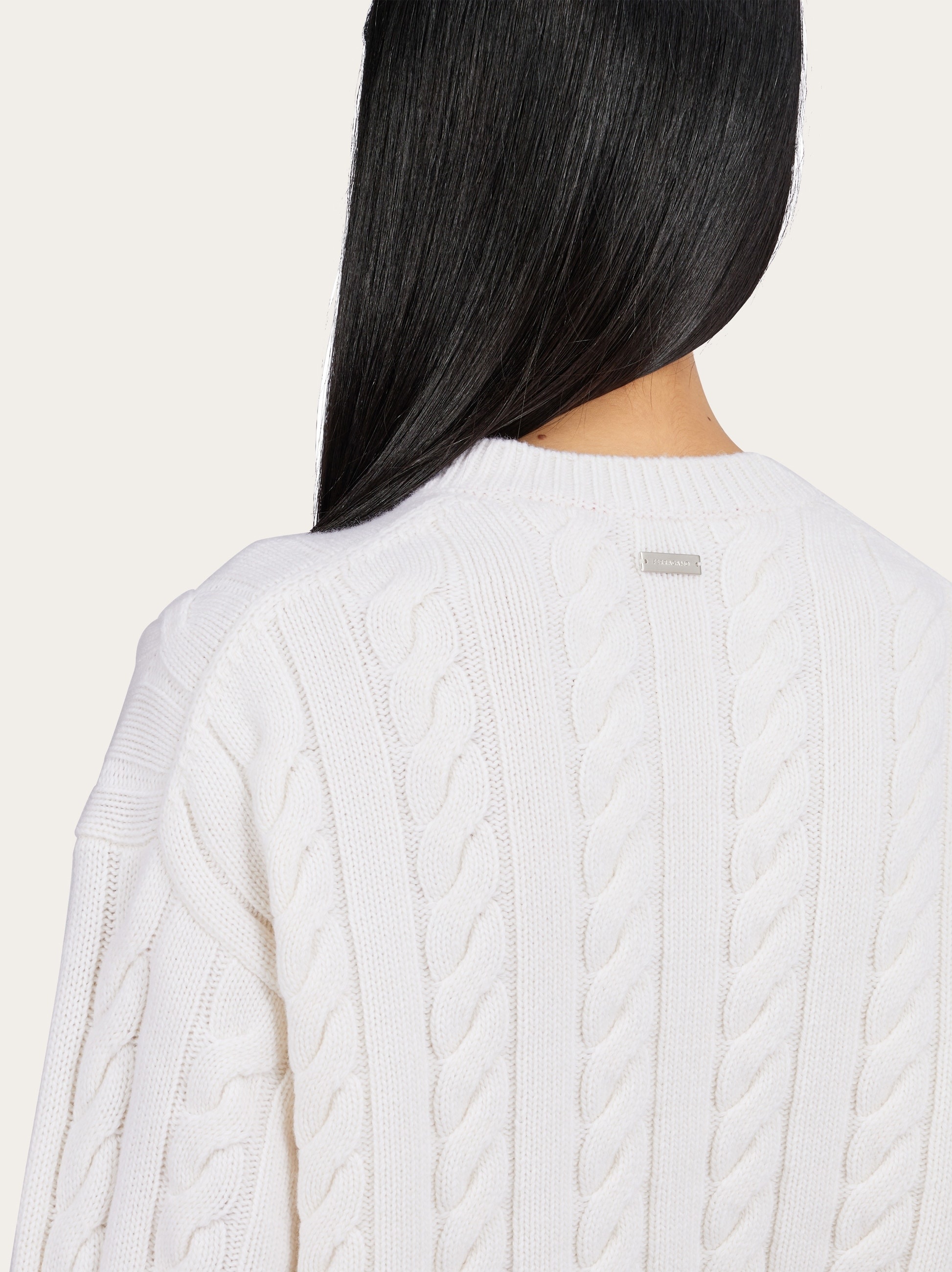 Cable knit V-neck sweater - 4