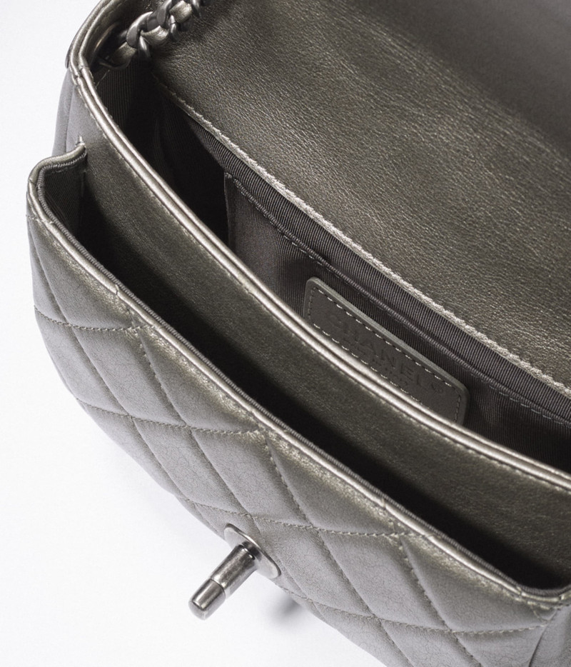 CHANEL Mini Messenger Bag outlook